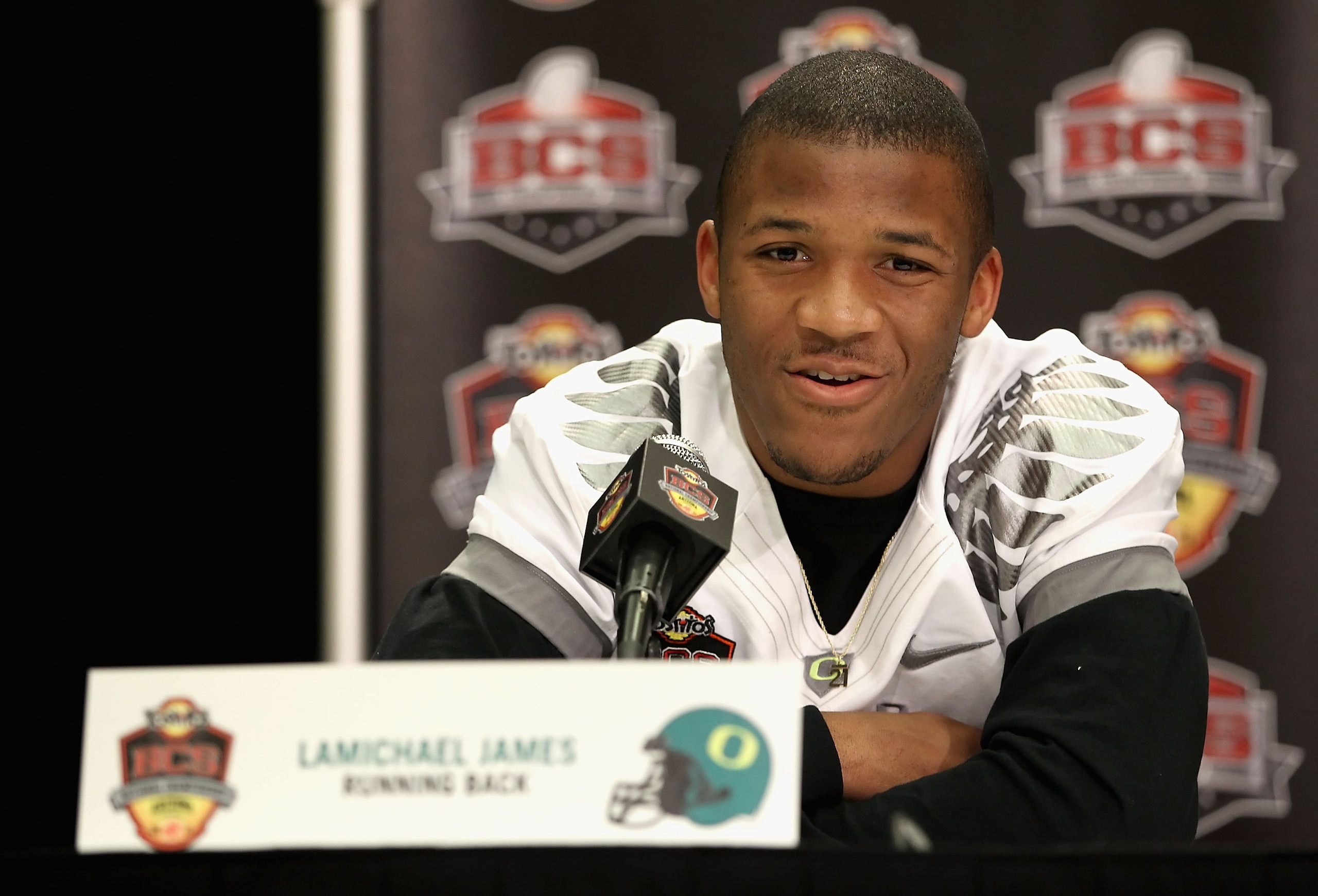 SCOTTSDALE, AZ - JANUARY 07: Runningback LaMichael James #21 of the Oregon Ducks talks with the media during Media Day for the Tostitos BCS National Championship Game at the JW Marriott Camelback Inn on January 7, 2011 in Scottsdale, Arizona. (Photo by SCOTTSDALE, AZ - JANUARY 07: Runningback LaMichael James #21 of the Oregon Ducks talks with the media during Media Day for the Tostitos BCS National Championship Game at the JW Marriott Camelback Inn on January 7, 2011 in Scottsdale, Arizona. (Photo by