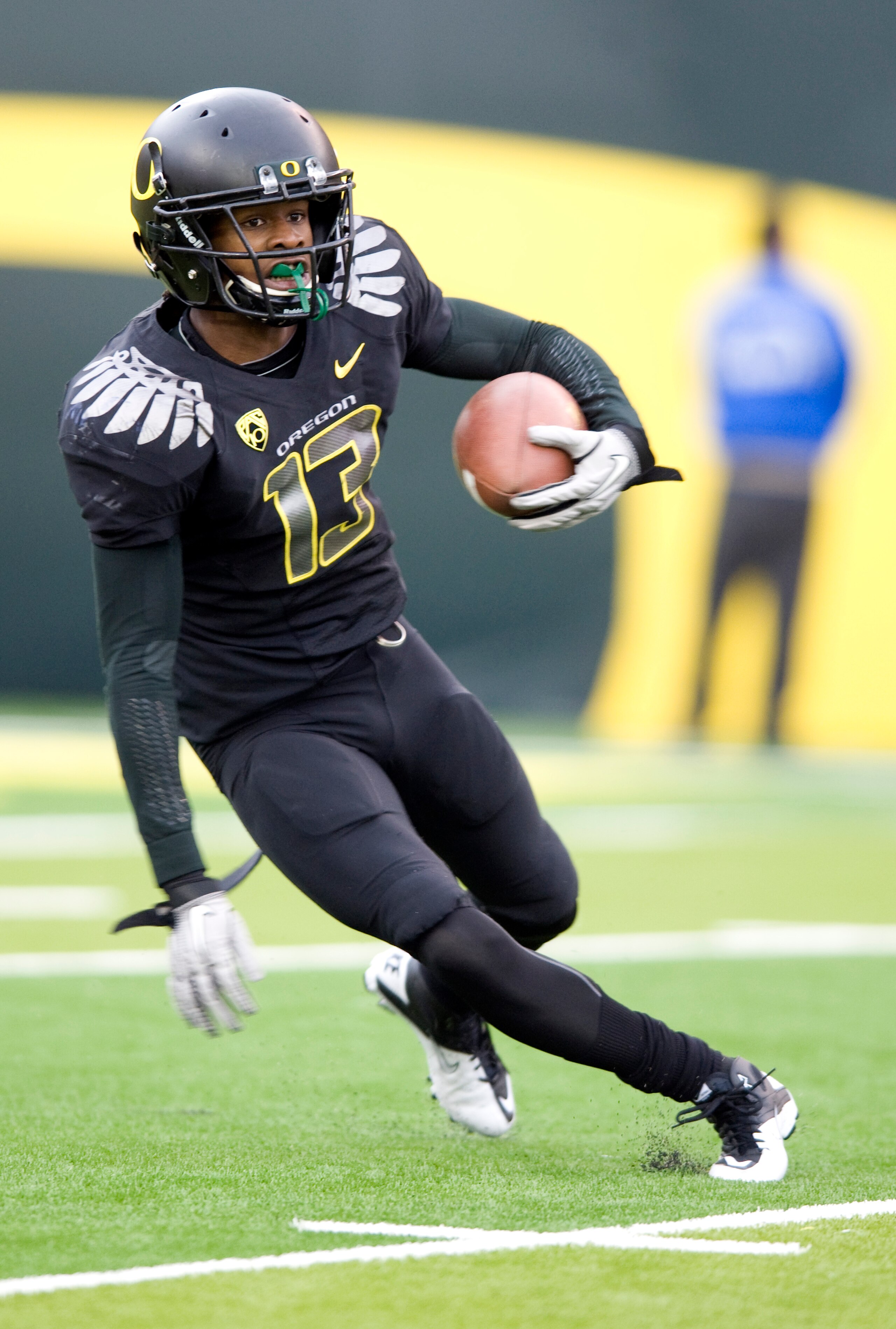 EUGENE, OR - NOVEMBER 6: Cornerback Cliff Harris #13 of the Oregon Ducks runs back a punt in the fourth quarter of the game against the Washington Huskies at Autzen Stadium on November 6, 2010 in Eugene, Oregon. The Ducks won the game 53-16. (Photo by Ste