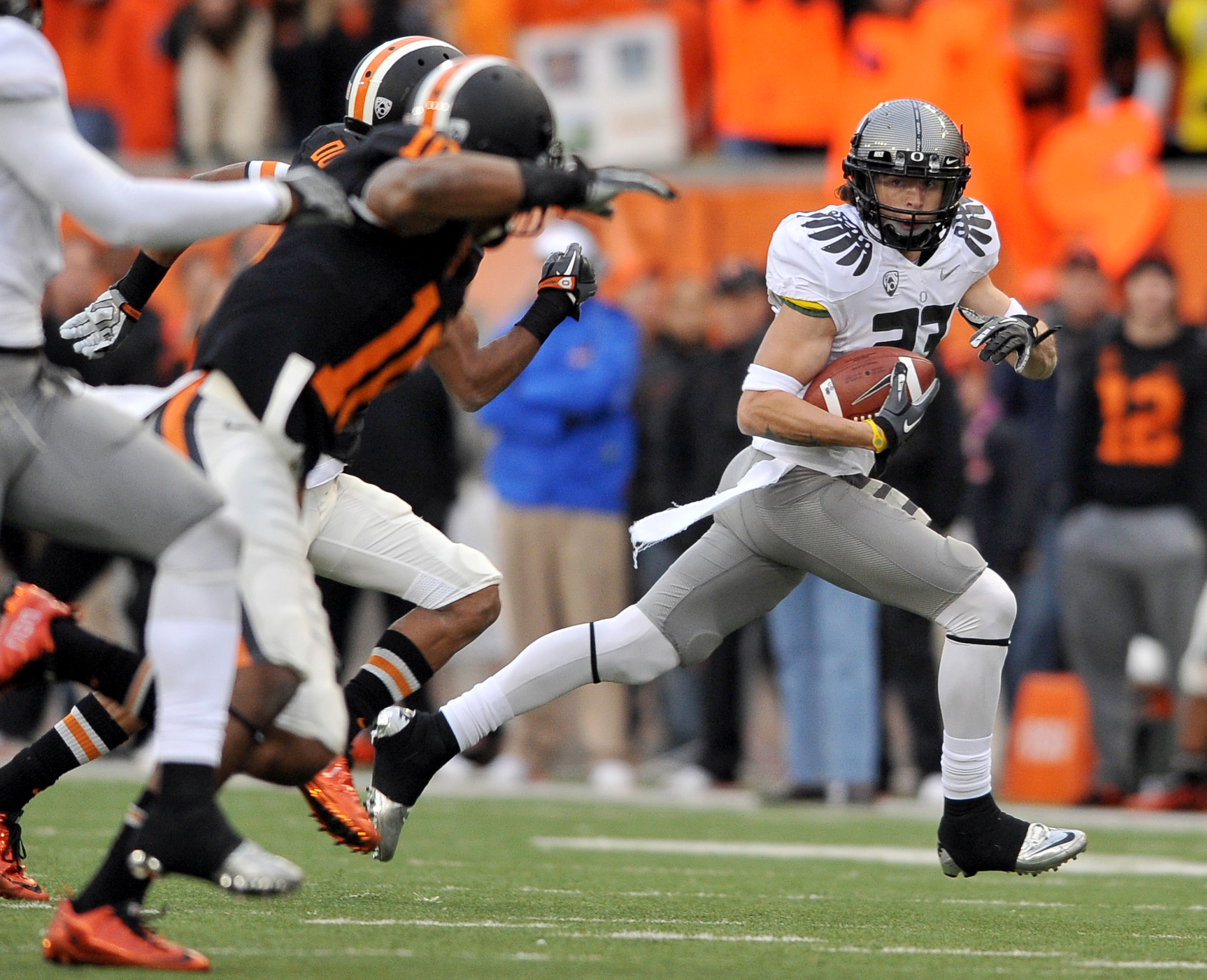 CORVALLIS, OR - DECEMBER 4: Wide receiver Jeff Maehl #23 of the Oregon Ducksof the Oregon Ducks runs with the ball after a pass reception in the fourth quarter of the game against the Oregon State Beavers at Reser Stadium on December 4, 2010 in Corvallis, CORVALLIS, OR - DECEMBER 4: Wide receiver Jeff Maehl #23 of the Oregon Ducksof the Oregon Ducks runs with the ball after a pass reception in the fourth quarter of the game against the Oregon State Beavers at Reser Stadium on December 4, 2010 in Corvallis,