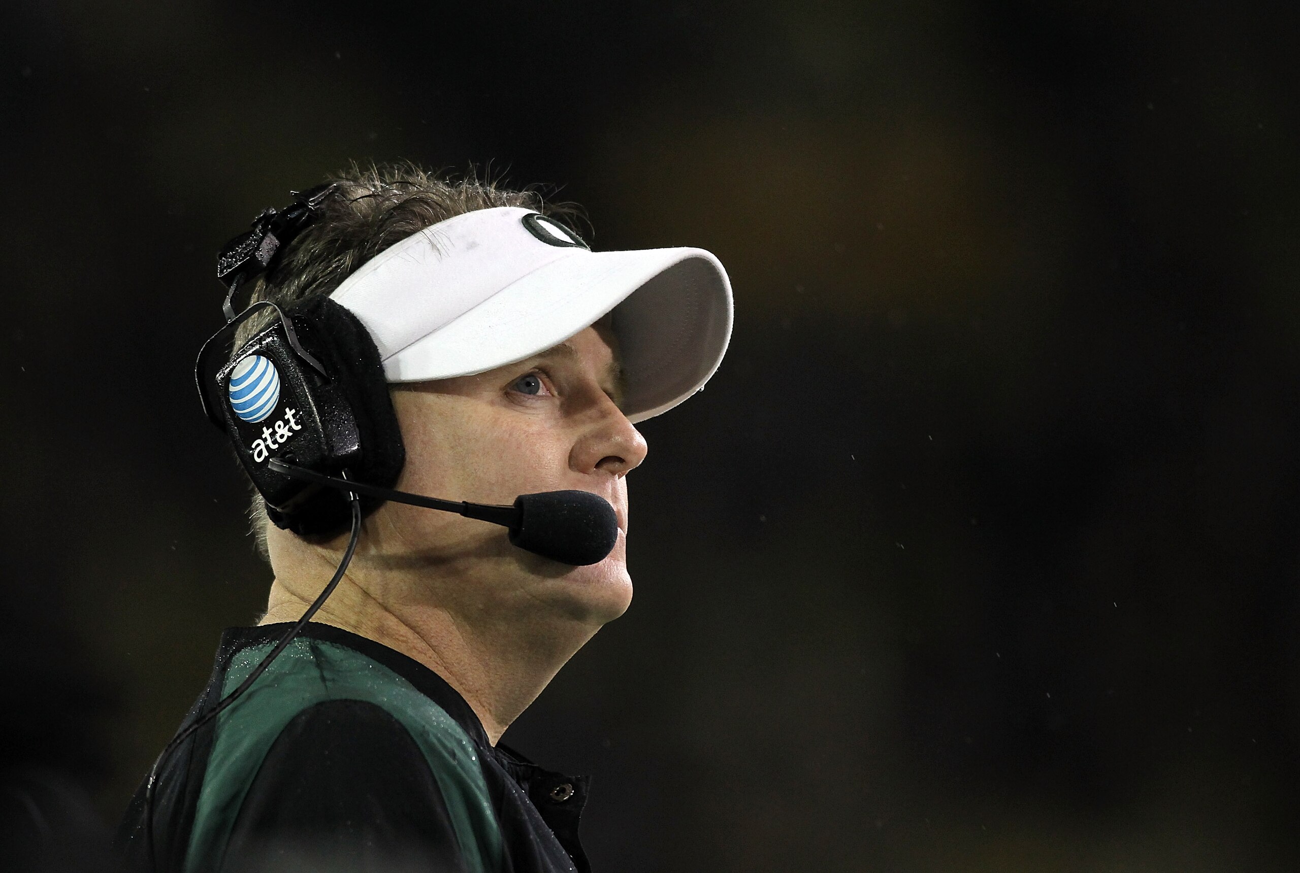 EUGENE, OR - NOVEMBER 26:  Head Coach Chip Kelly of the Oregon Ducks walks the sidelines against the Arizona Wildcats on November 26, 2010 at the Autzen Stadium in Eugene, Oregon.  (Photo by Jonathan Ferrey/Getty Images)