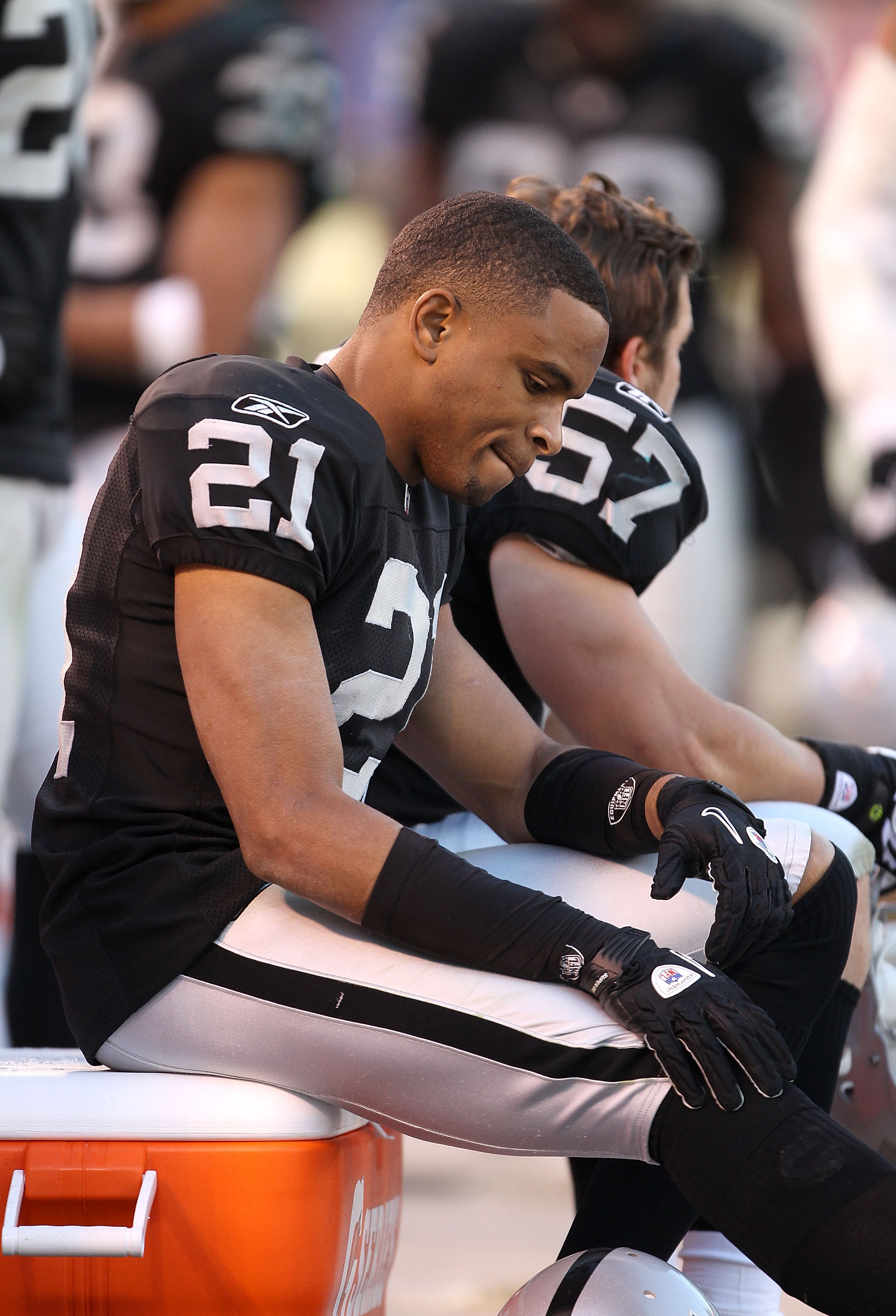 Oakland, California, USA. 18th Dec, 2005. Oakland Raiders defensive back  Nnamdi Asomugha (21) on Sunday, December