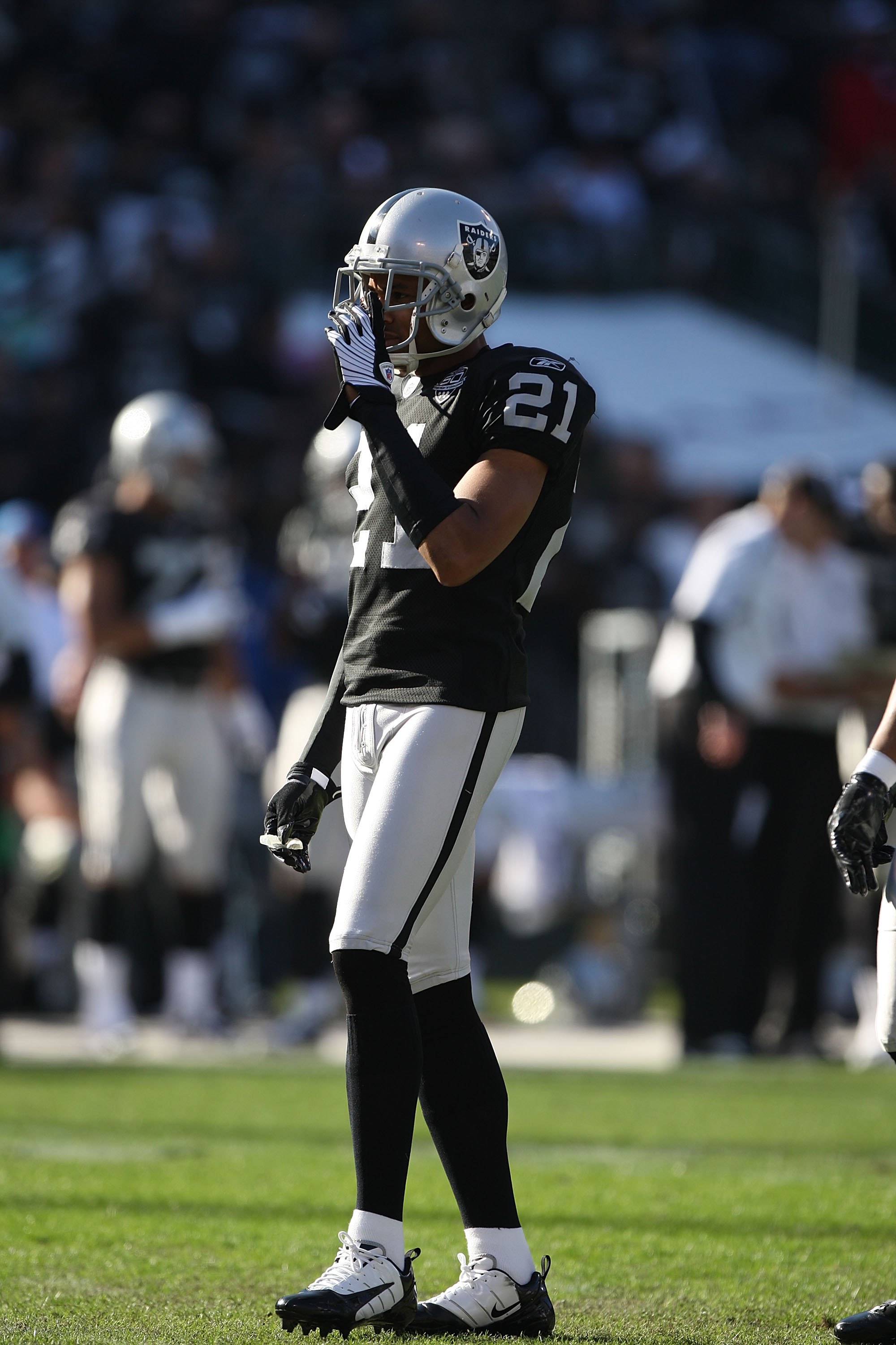 Oakland Raiders cornerback Nnamdi Asomugha (21) before an NFL