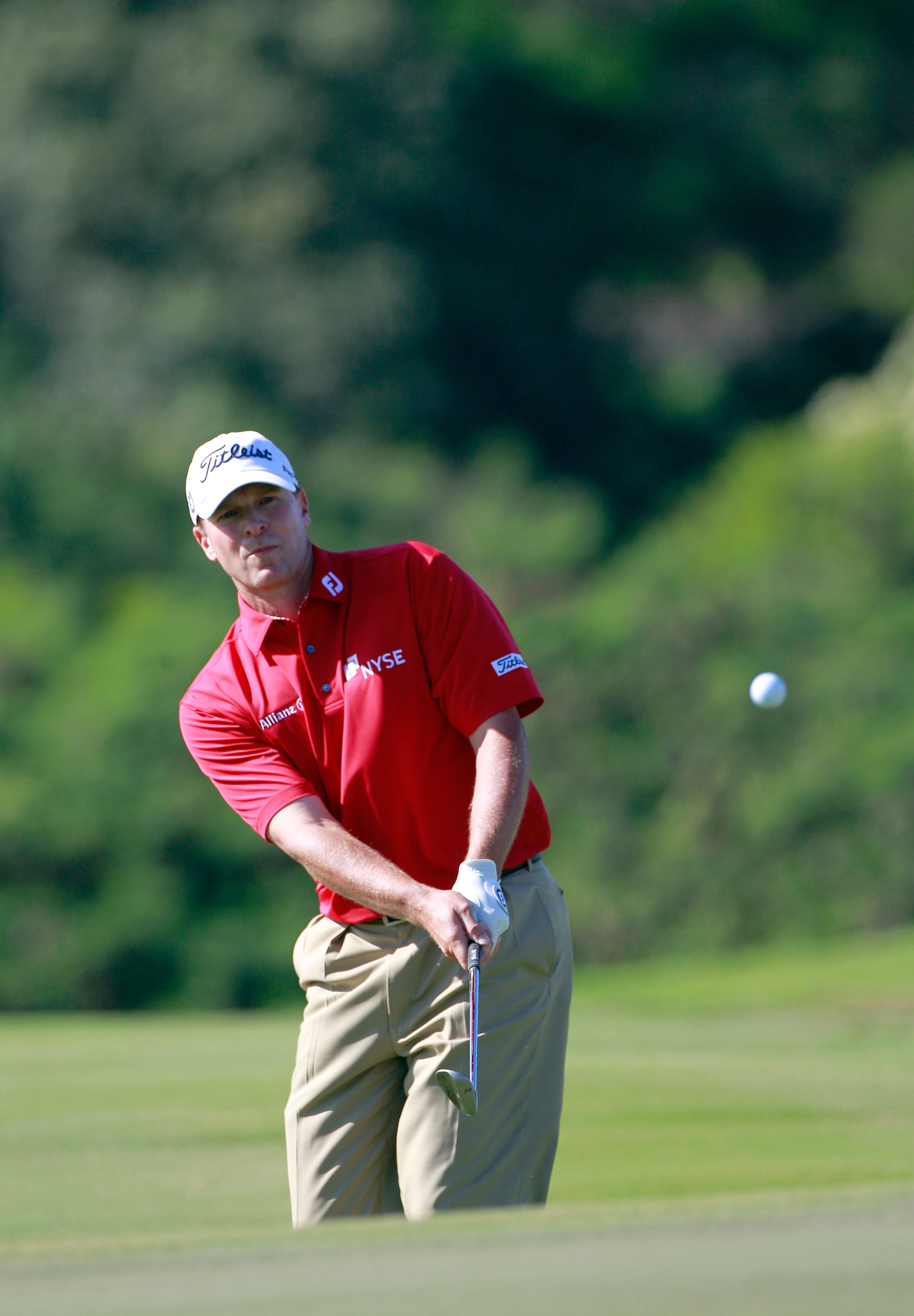 KAPALUA, HI - JANUARY 09:  Steve Stricker  hits a shot on the 9th hole during the final round of the Hyundai Tournament of Champions at the Plantation course on January 9, 2011 in Kapalua, Hawaii.  (Photo by Sam Greenwood/Getty Images)
