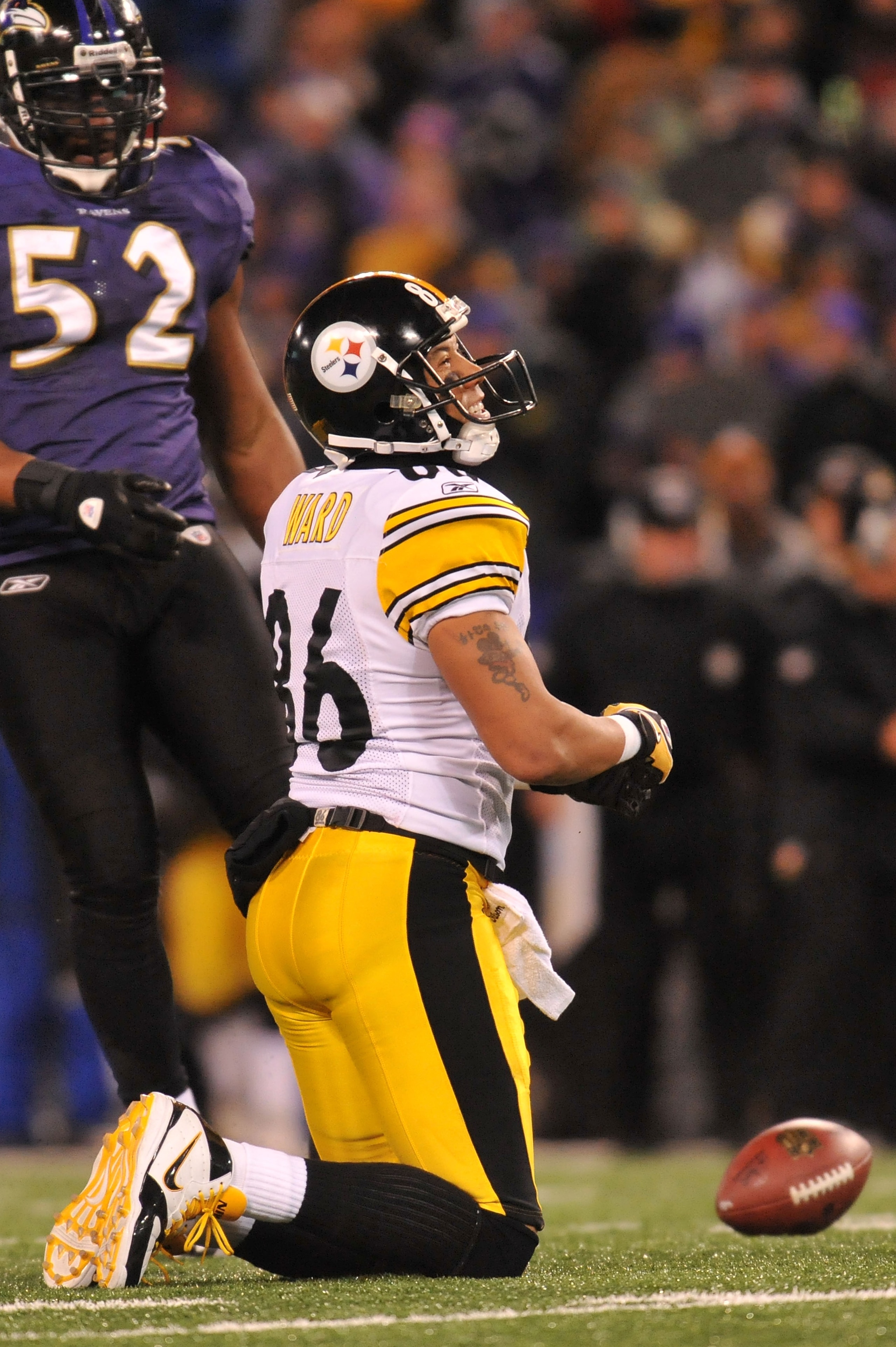 BALTIMORE, MD - DECEMBER 05:  Wide receiver Hines Ward #86 of the Pittsburgh Steelers reacts after dropping the ball while linebacker Ray Lewis #52 of the Baltimore Ravens looks on during the second quarter of the game at M&T Bank Stadium on December 5, 2
