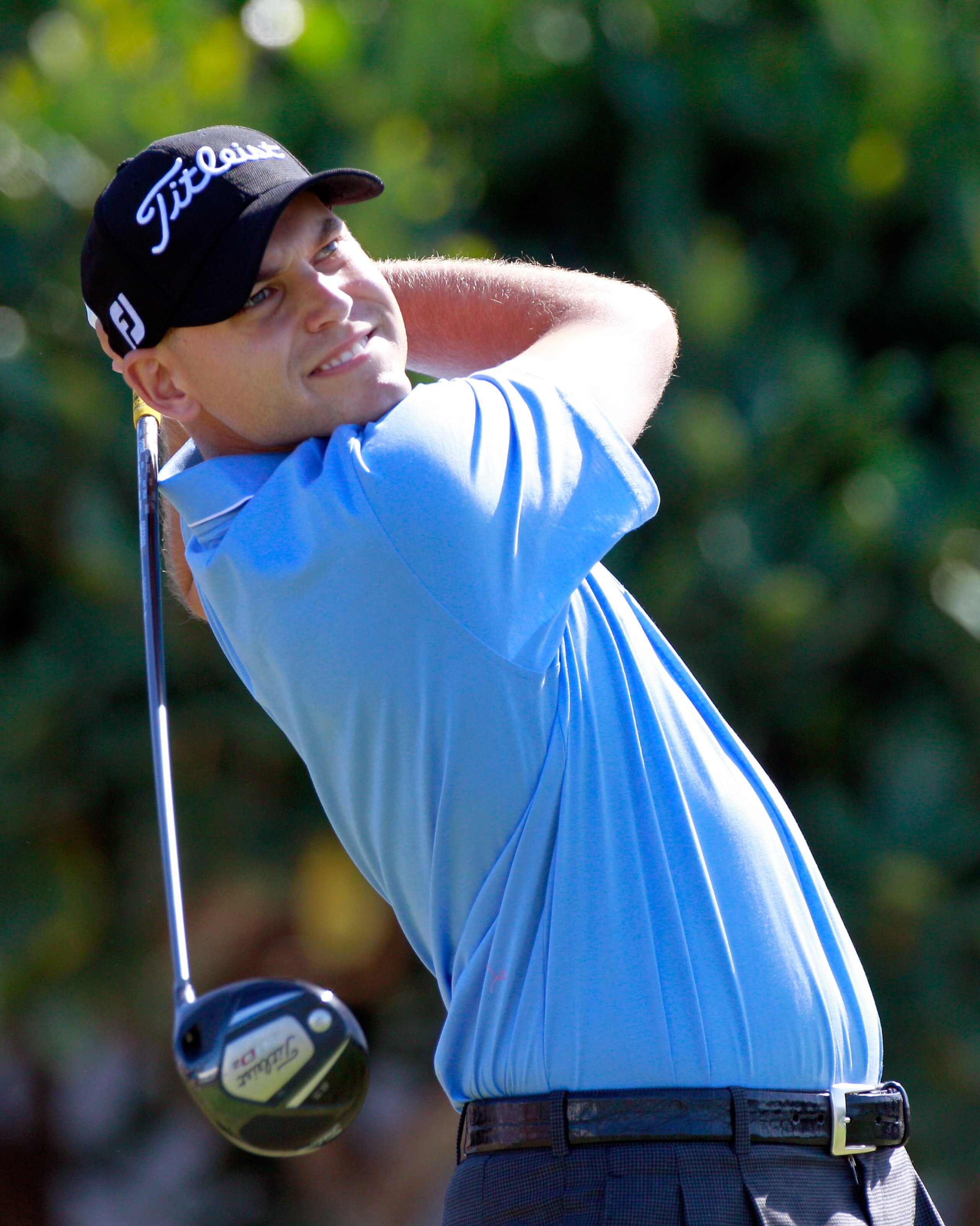 KAPALUA, HI - JANUARY 09:  Bill Haas hits a shot on the 1st hole during the final round of the Hyundai Tournament of Champions at the Plantation course on January 9, 2011 in Kapalua, Hawaii.  (Photo by Sam Greenwood/Getty Images)
