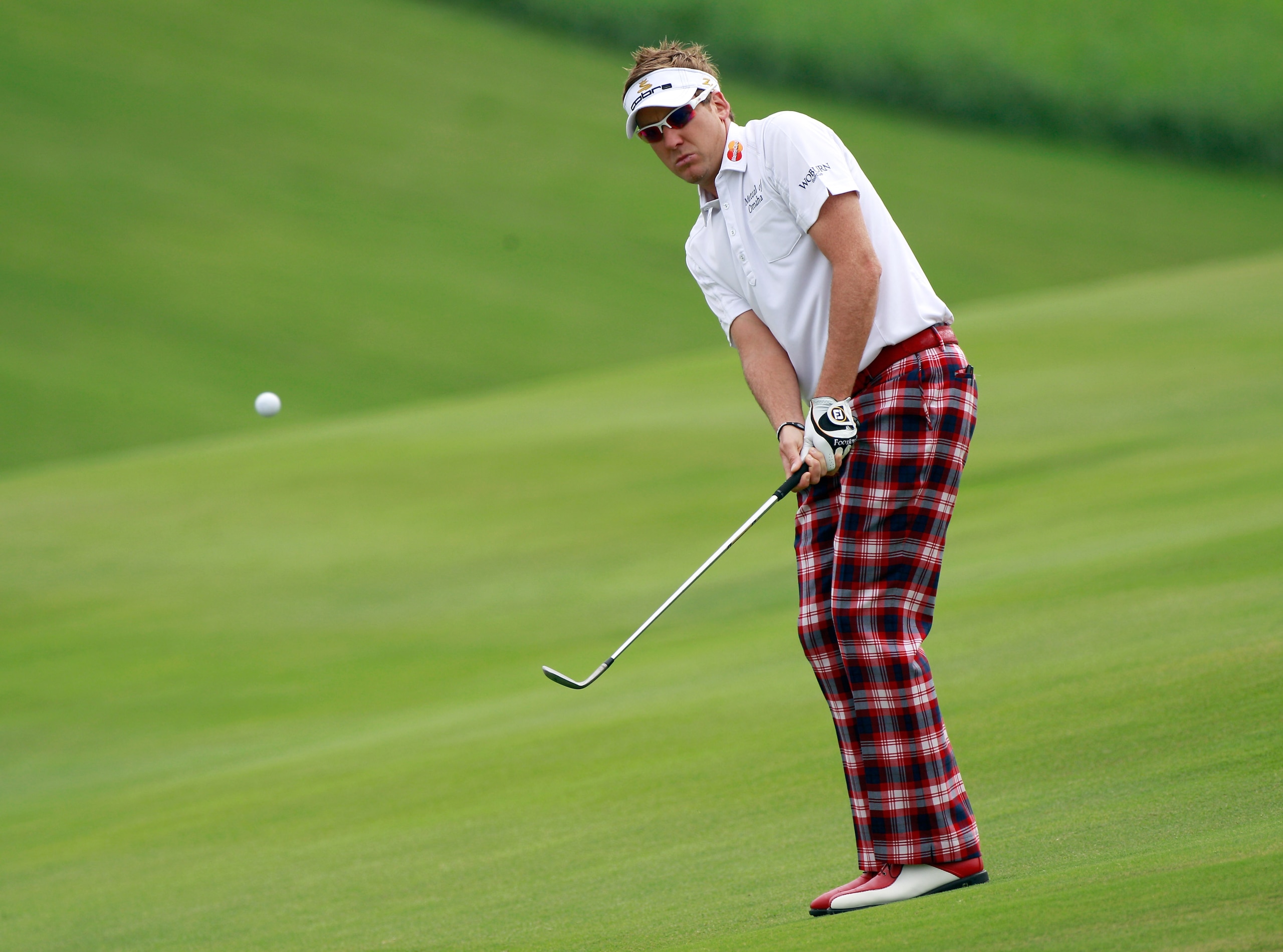 KAPALUA, HI - JANUARY 07:  Ian Poulter of England plays a shot on the 1st hole during the second round of the Hyundai Tournament of Champions at the Plantation course on January 7, 2011 in Kapalua, Hawaii.  (Photo by Sam Greenwood/Getty Images)
