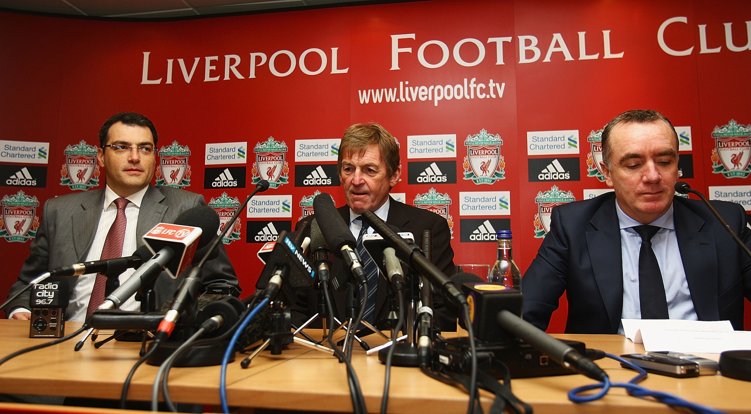 LIVERPOOL, ENGLAND - JANUARY 10:  Kenny Dalglish (c) is formally introduced as the manager of Liverpool FC at Anfield on January 10, 2011 in Liverpool, England.  (Photo by Matthew Lewis/Getty Images)