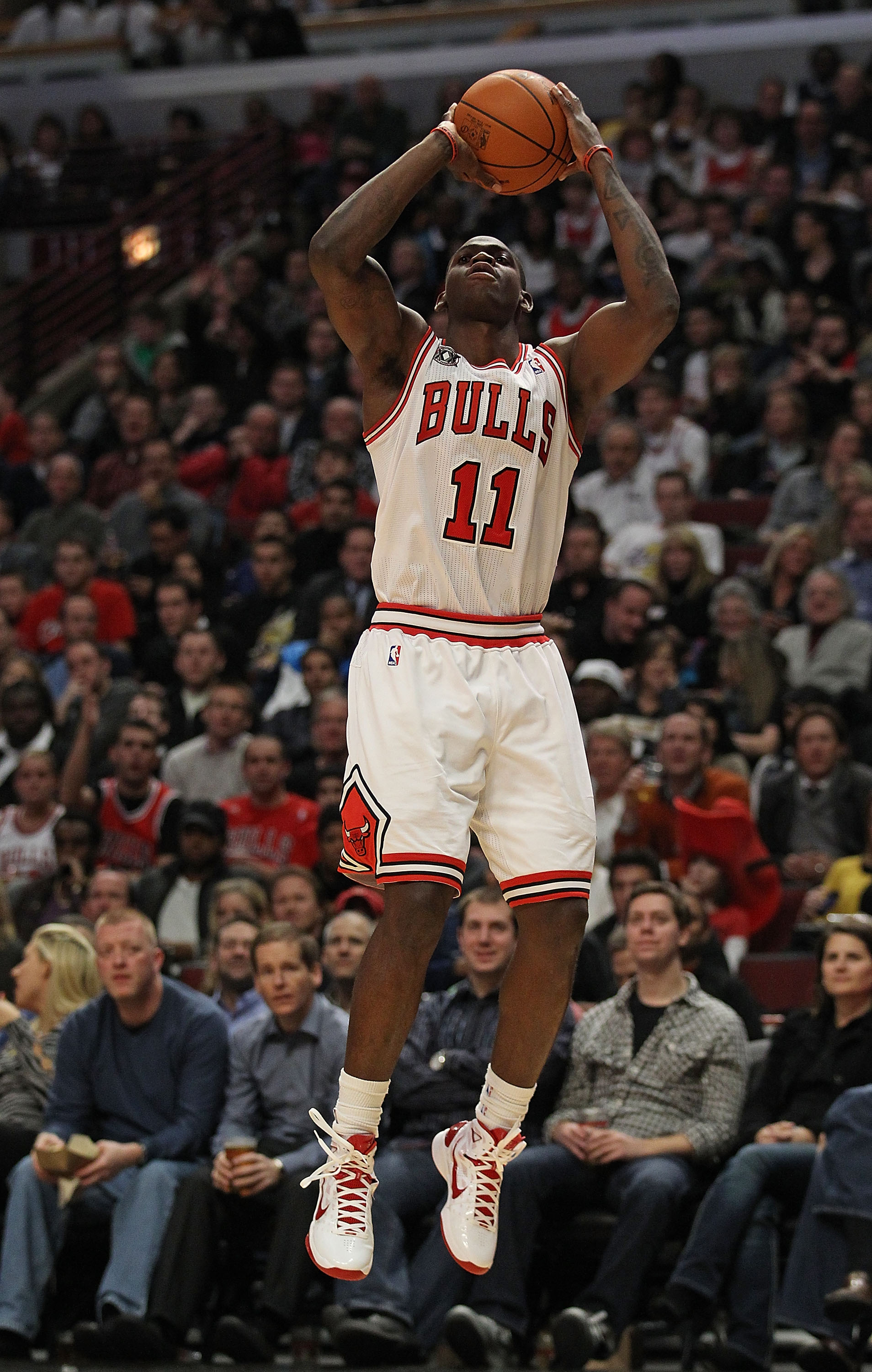 CHICAGO, IL - DECEMBER 10: Ronnie Brewer #11 of the Chicago Bulls puts up a shot against the Los Angeles Lakers at the United Center on December 10, 2010 in Chicago, Illinois. The Bulls defeated the Lakers 88-84. NOTE TO USER: User expressly acknowledges