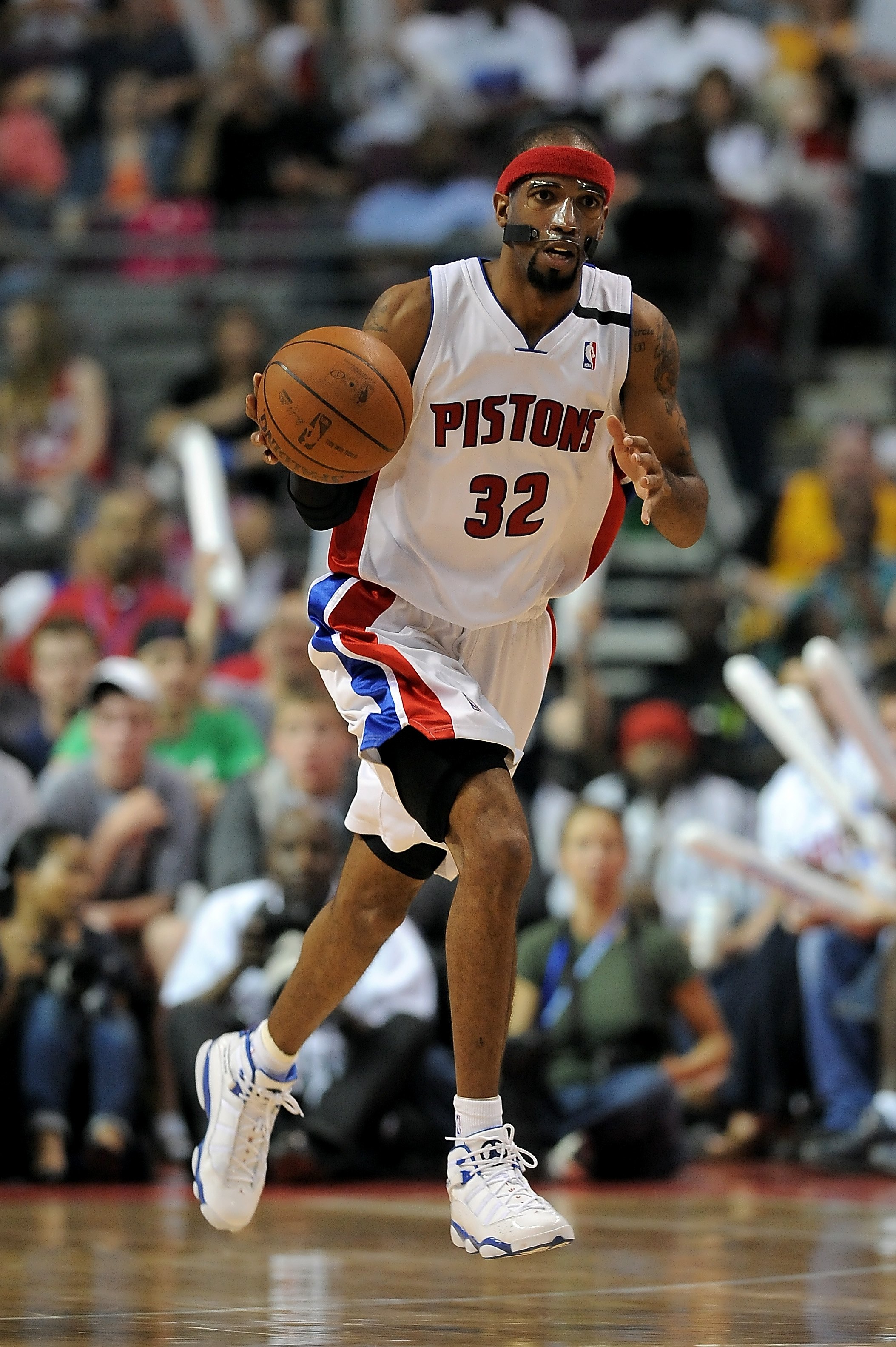 AUBURN HILLS, MI - APRIL 24:  Richard Hamilton #32 of the Detroit Pistons drives the ball up court in Game Three of the Eastern Conference Quarterfinals against the Cleveland Cavaliers during the 2009 NBA Playoffs at the Palace of Auburn Hills on April 24