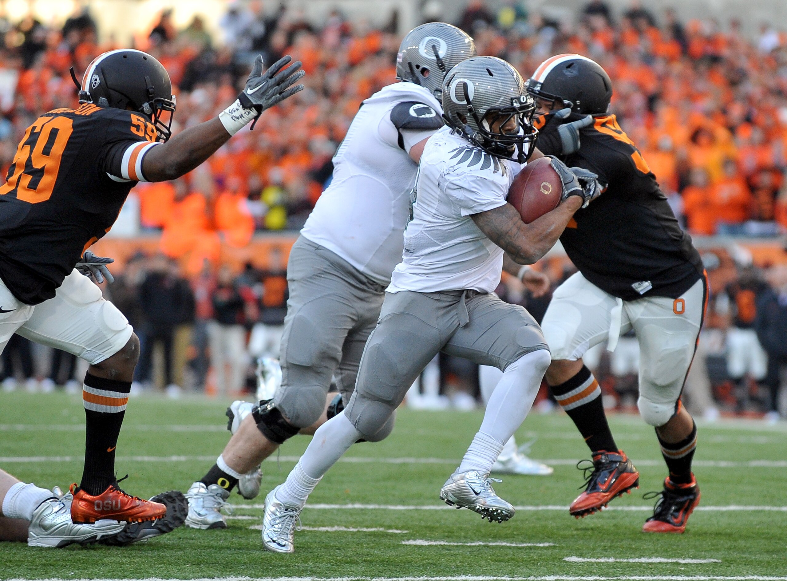 CORVALLIS, OR - DECEMBER 4: LaMichael James #21 of the Oregon Ducks heads to the end zone for a touchdown in the fourth quarter of the game at Reser Stadium on December 4, 2010 in Corvallis, Oregon. The Ducks beat the Beavers 37-20 to likely go on the BCS CORVALLIS, OR - DECEMBER 4: LaMichael James #21 of the Oregon Ducks heads to the end zone for a touchdown in the fourth quarter of the game at Reser Stadium on December 4, 2010 in Corvallis, Oregon. The Ducks beat the Beavers 37-20 to likely go on the BCS