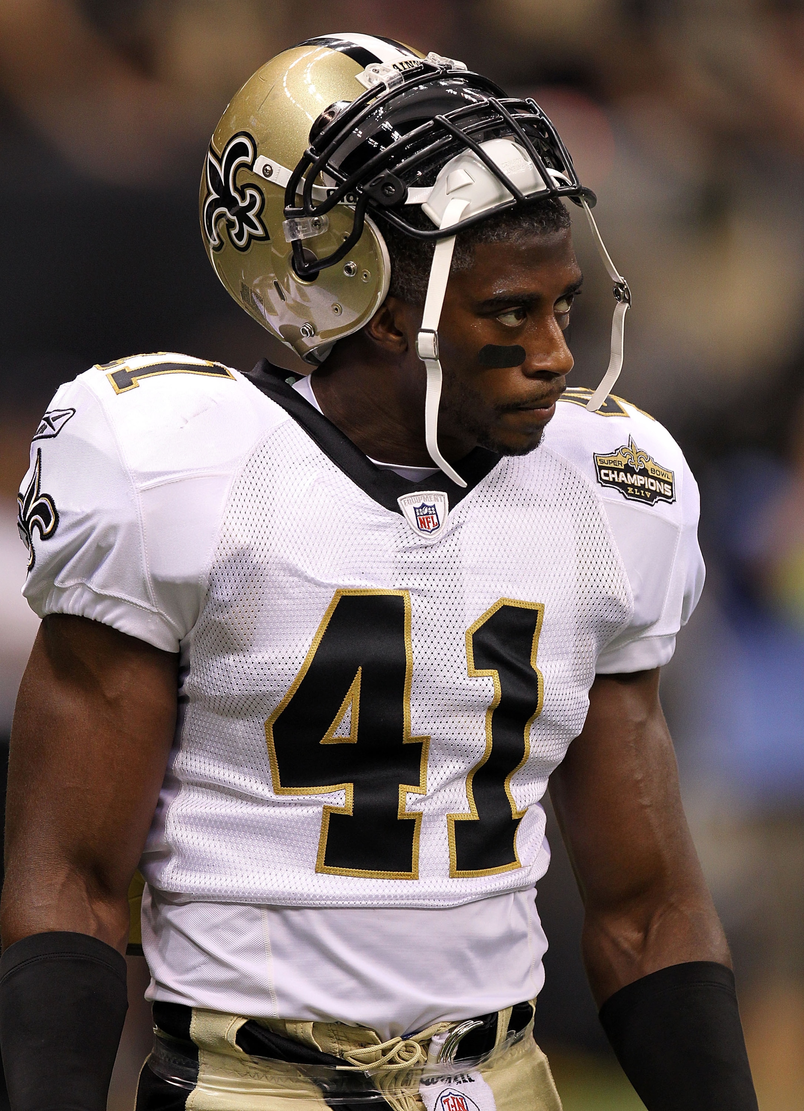 NEW ORLEANS - SEPTEMBER 09:  Roman Harper #41 of the New Orleans Saints at Louisiana Superdome on September 9, 2010 in New Orleans, Louisiana.  (Photo by Ronald Martinez/Getty Images)