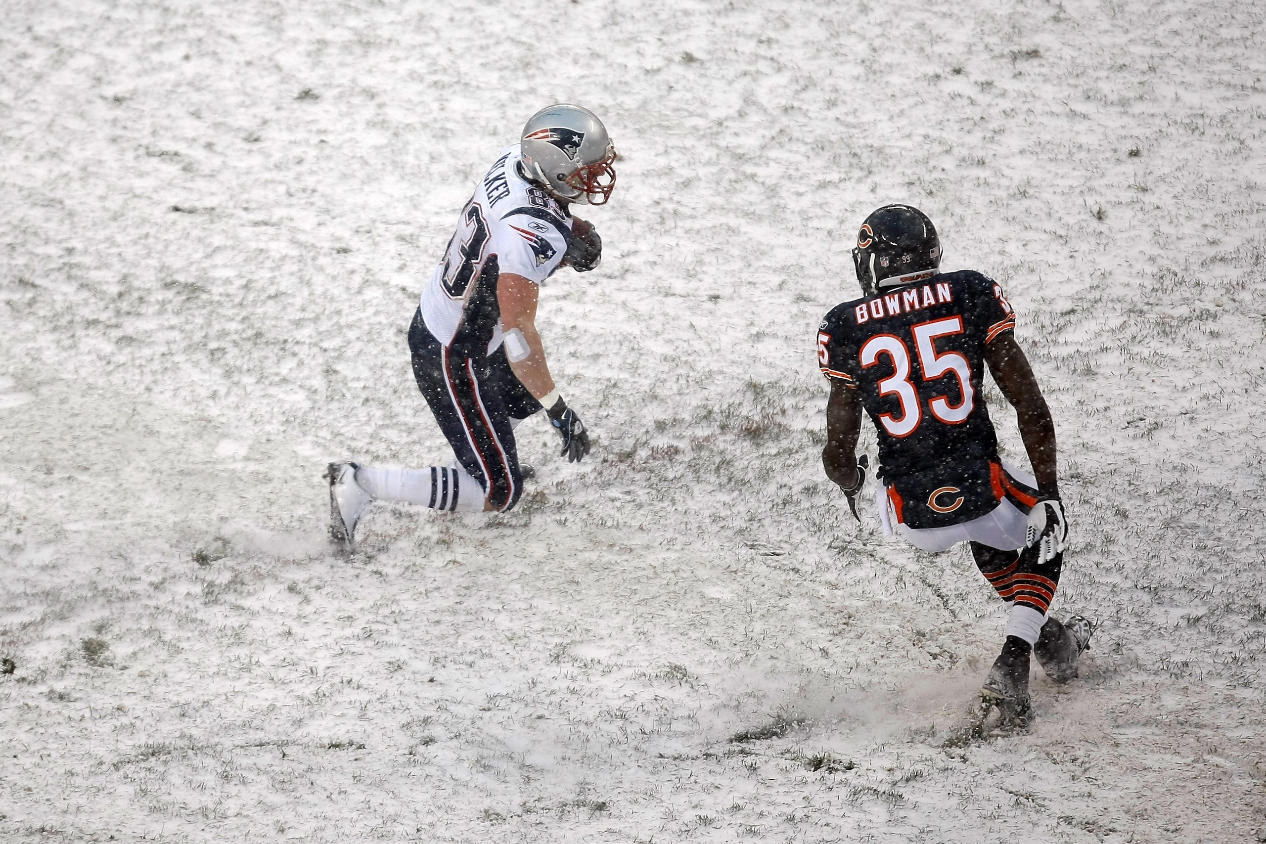 CHICAGO, IL - DECEMBER 12: Wes Welker #83 of the New England Patriots runs against the Chicago Bears at Soldier Field on December 12, 2010 in Chicago, Illinois. The Patriots defeated the Bears 36-7. (Photo by Scott Boehm/Getty Images)