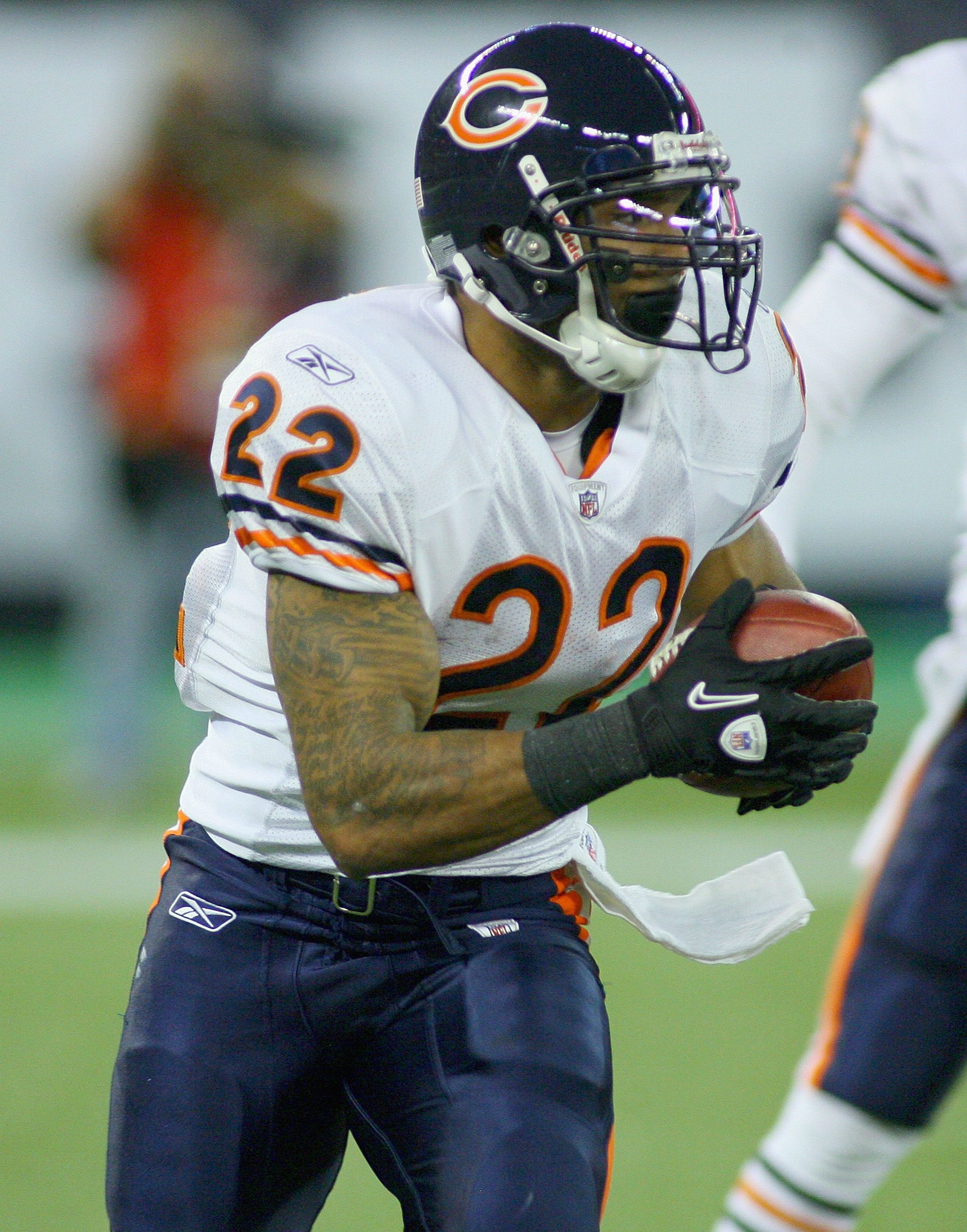 TORONTO, ON - NOVEMBER 07: Matt Forte #22 of the Chicago Bears runs against the Buffalo Bills at Rogers Centre on November 7, 2010 in Toronto, Canada. Chicago won 22-19. (Photo by Rick Stewart/Getty Images) TORONTO, ON - NOVEMBER 07: Matt Forte #22 of the Chicago Bears runs against the Buffalo Bills at Rogers Centre on November 7, 2010 in Toronto, Canada. Chicago won 22-19. (Photo by Rick Stewart/Getty Images)