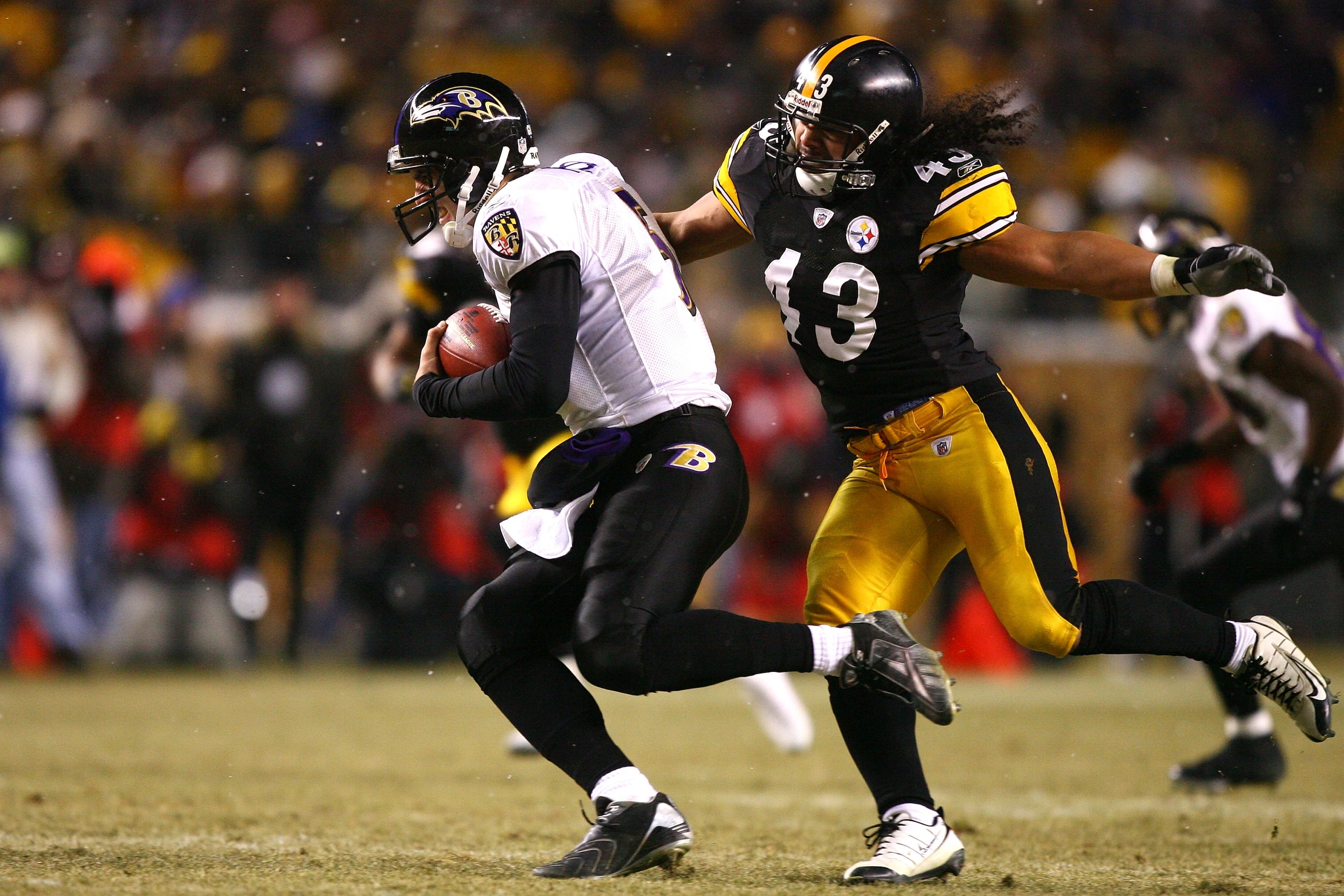 PITTSBURGH - JANUARY 18:  Troy Polamalu #43 of the Pittsburgh Steelers runs down Joe Flacco #5 of the Baltimore Ravens during the AFC Championship game on January 18, 2009 at Heinz Field in Pittsburgh, Pennsylvania.  (Photo by Al Bello/Getty Images)