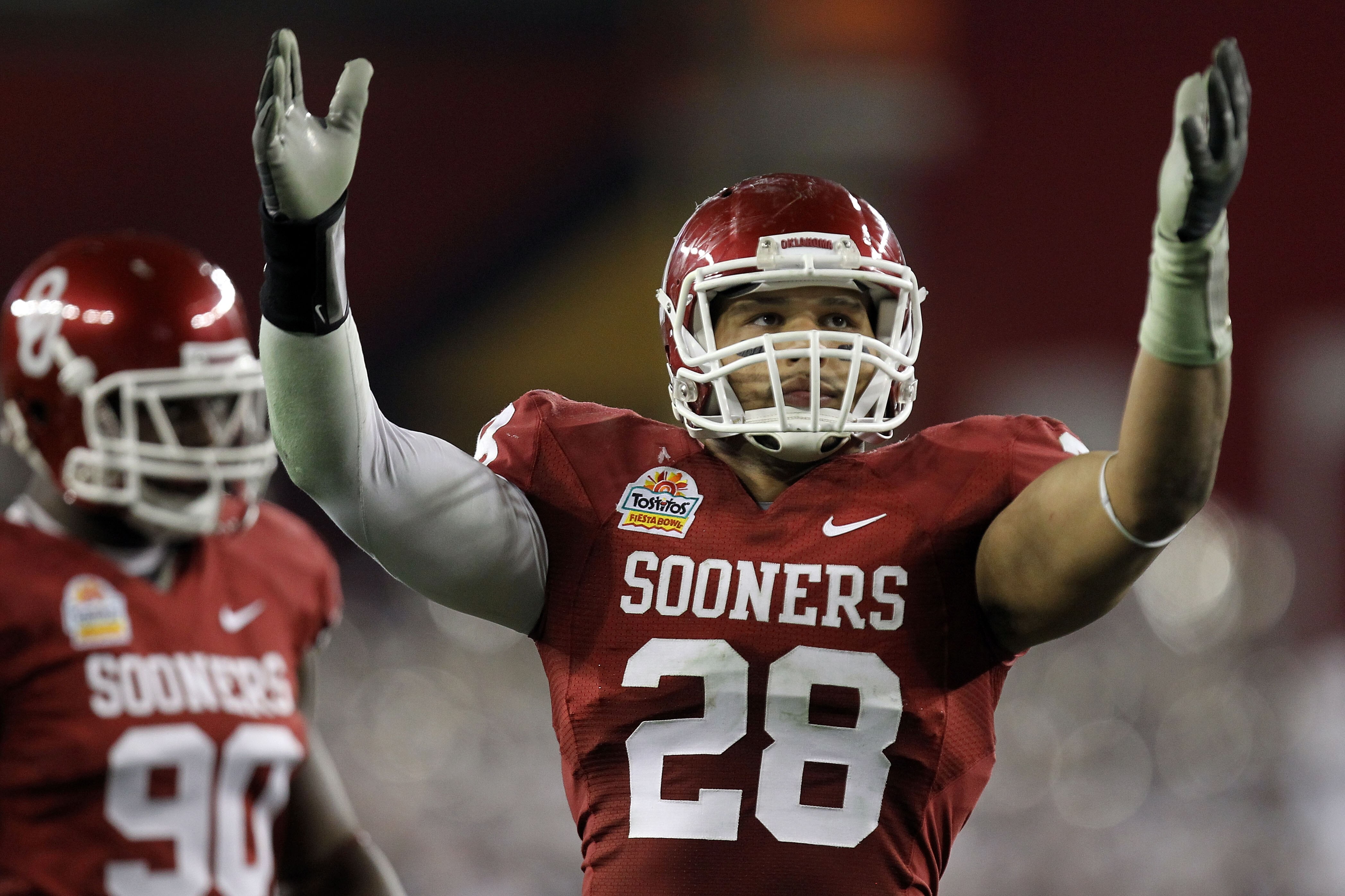 GLENDALE, AZ - JANUARY 01:  Travis Lewis #28 of the Oklahoma Sooners reacts at the end of the game against the Connecticut Huskies during the Tostitos Fiesta Bowl at the Universtity of Phoenix Stadium on January 1, 2011 in Glendale, Arizona.  (Photo by Ro