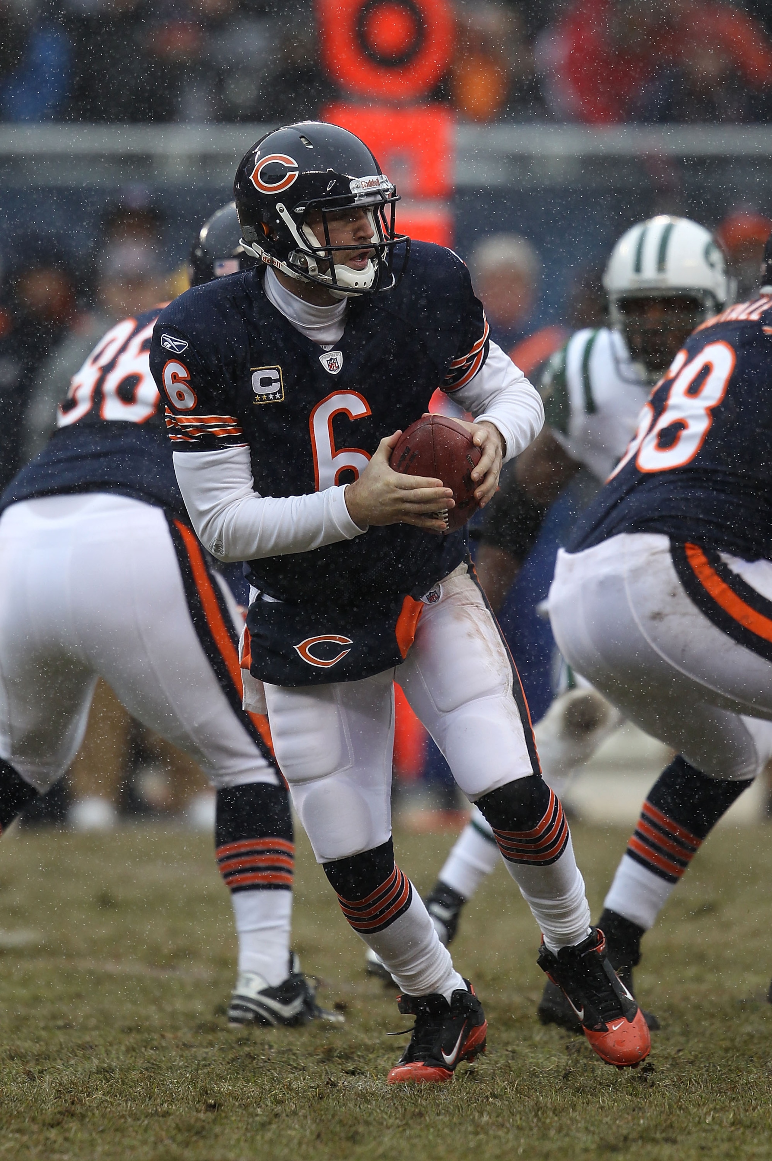 CHICAGO, IL - DECEMBER 26: Jay Cutler #6 of the Chicago Bears drops back to pass against the New York Jets at Soldier Field on December 26, 2010 in Chicago, Illinois. The Bears defeated the Jets 38-34. (Photo by Jonathan Daniel/Getty Images)