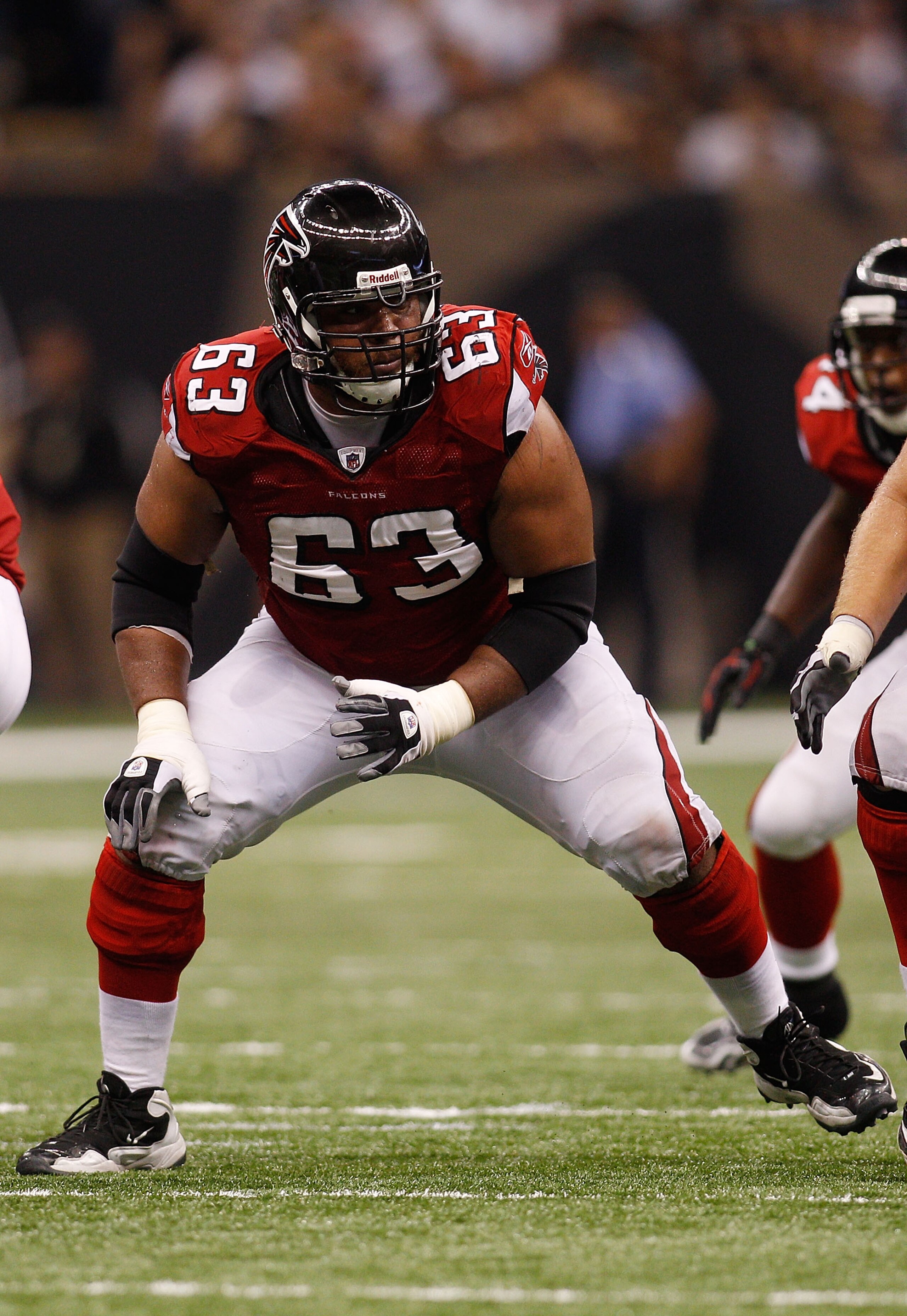 NEW ORLEANS - SEPTEMBER 26: Justin Blalock of the Atlanta Falcons in action against the New Orleans Saints at the Louisiana Superdome on September 26, 2010 in New Orleans, Louisiana. The Falcons defeated the Saints 27-24. (Photo by Chris Graythen/Gett NEW ORLEANS - SEPTEMBER 26: Justin Blalock of the Atlanta Falcons in action against the New Orleans Saints at the Louisiana Superdome on September 26, 2010 in New Orleans, Louisiana. The Falcons defeated the Saints 27-24. (Photo by Chris Graythen/Gett
