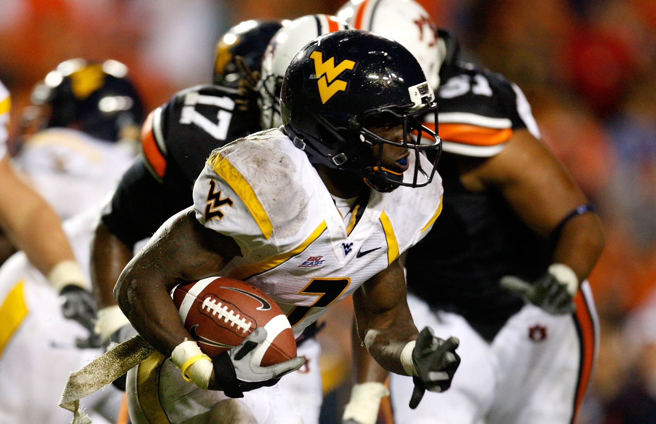 AUBURN, AL - SEPTEMBER 19: Noel Devine #7 of the West Virginia Mountaineers against the Auburn Tigers at Jordan-Hare Stadium on September 19, 2009 in Auburn, Alabama. (Photo by Kevin C. Cox/Getty Images) AUBURN, AL - SEPTEMBER 19: Noel Devine #7 of the West Virginia Mountaineers against the Auburn Tigers at Jordan-Hare Stadium on September 19, 2009 in Auburn, Alabama. (Photo by Kevin C. Cox/Getty Images)