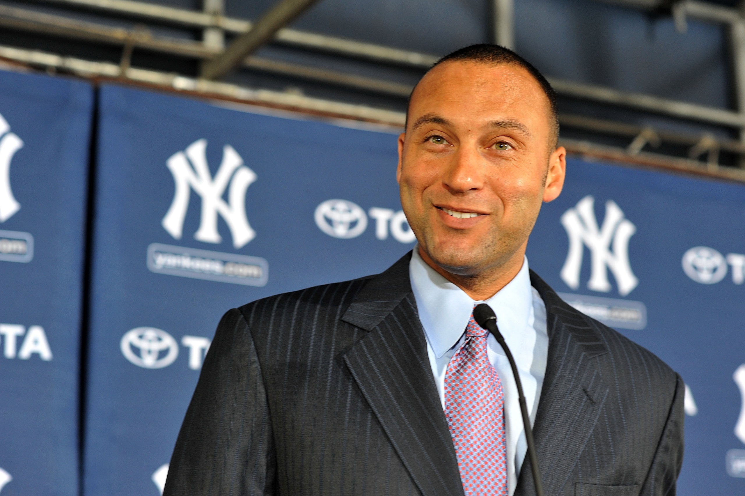 TAMPA, FL - DECEMBER 07:   Shortstop Derek Jeter of the New York Yankees talks to the media during a press conference to announce his new contract with the club on December 7, 2010 in Tampa, Florida.  (Photo by Tim Boyles/Getty Images)