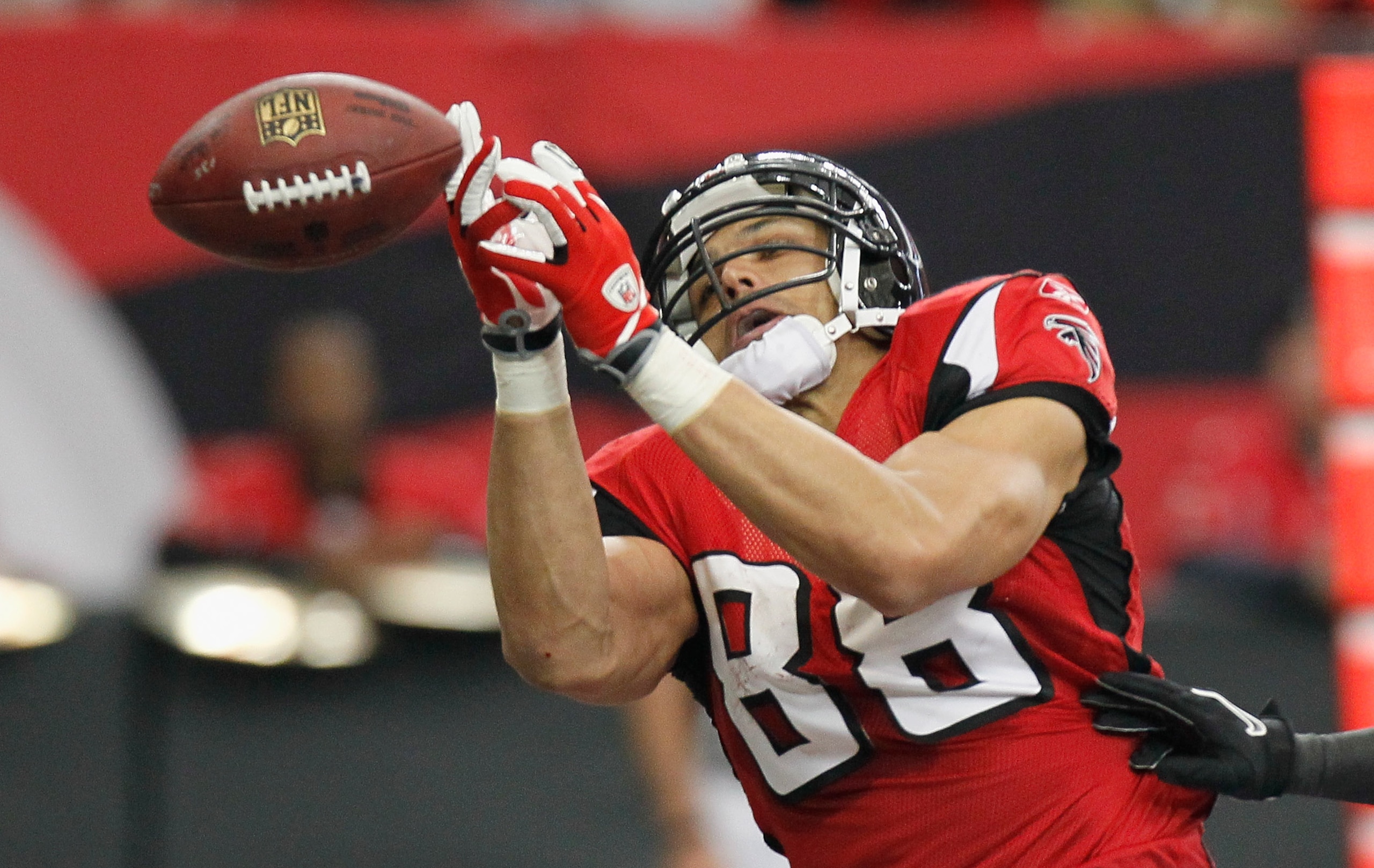ATLANTA, GA - JANUARY 02:  Tony Gonzalez #88 of the Atlanta Falcons against the Carolina Panthers at Georgia Dome on January 2, 2011 in Atlanta, Georgia.  (Photo by Kevin C. Cox/Getty Images)