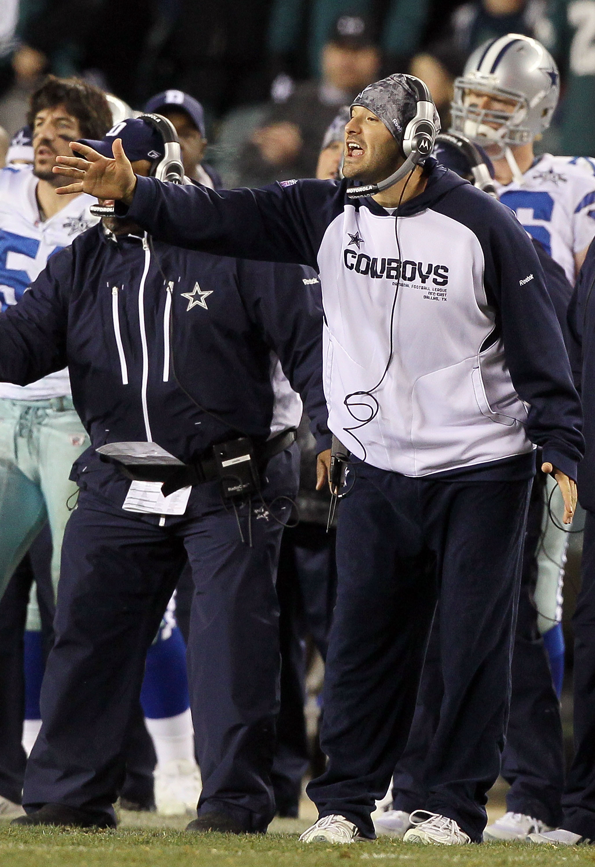 Photo: Dallas Cowboys Tony Romo stands on the sidelines with head coach  Jason Garrett at MetLife Stadium in New Jersey - NYP20120101102 