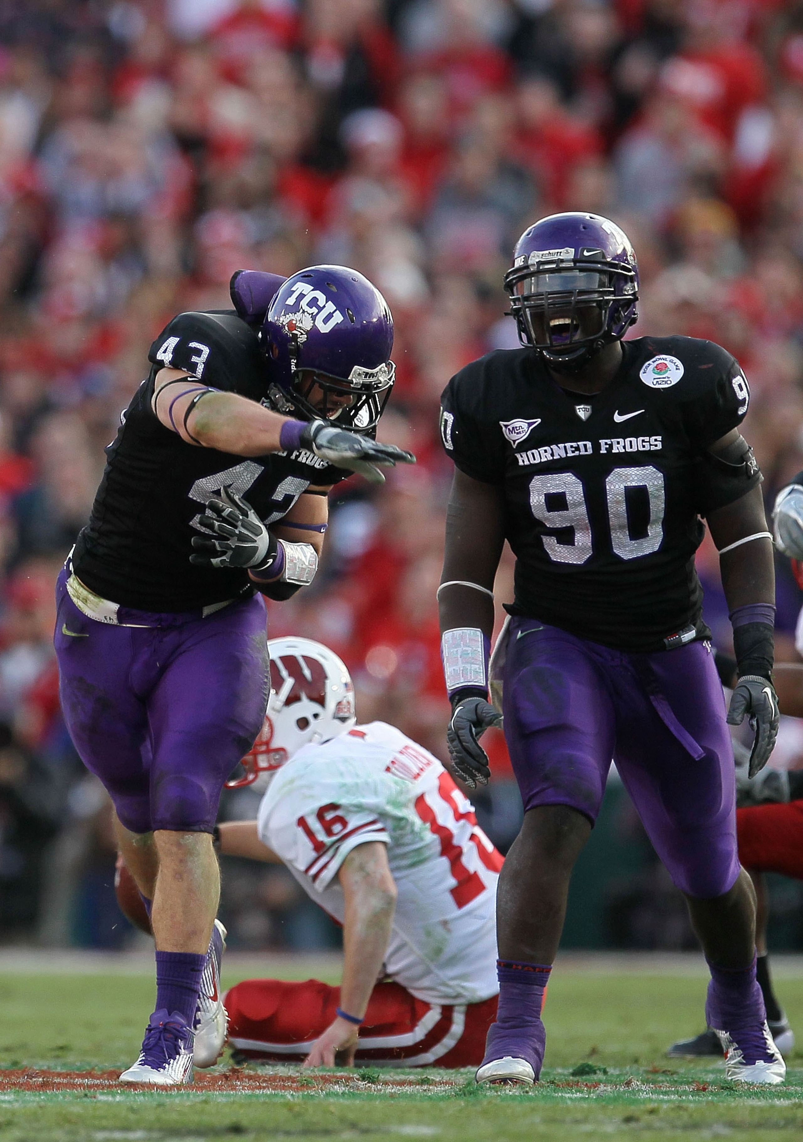 PASADENA, CA - JANUARY 01: Linebacker Tank Carder #43 of the TCU Horned Frogs celebrates after a sack of quarterback Scott Tolzien #16 of the Wisconsin Badgers during the 97th Rose Bowl game on January 1, 2011 in Pasadena, California. (Photo by Stephen PASADENA, CA - JANUARY 01: Linebacker Tank Carder #43 of the TCU Horned Frogs celebrates after a sack of quarterback Scott Tolzien #16 of the Wisconsin Badgers during the 97th Rose Bowl game on January 1, 2011 in Pasadena, California. (Photo by Stephen