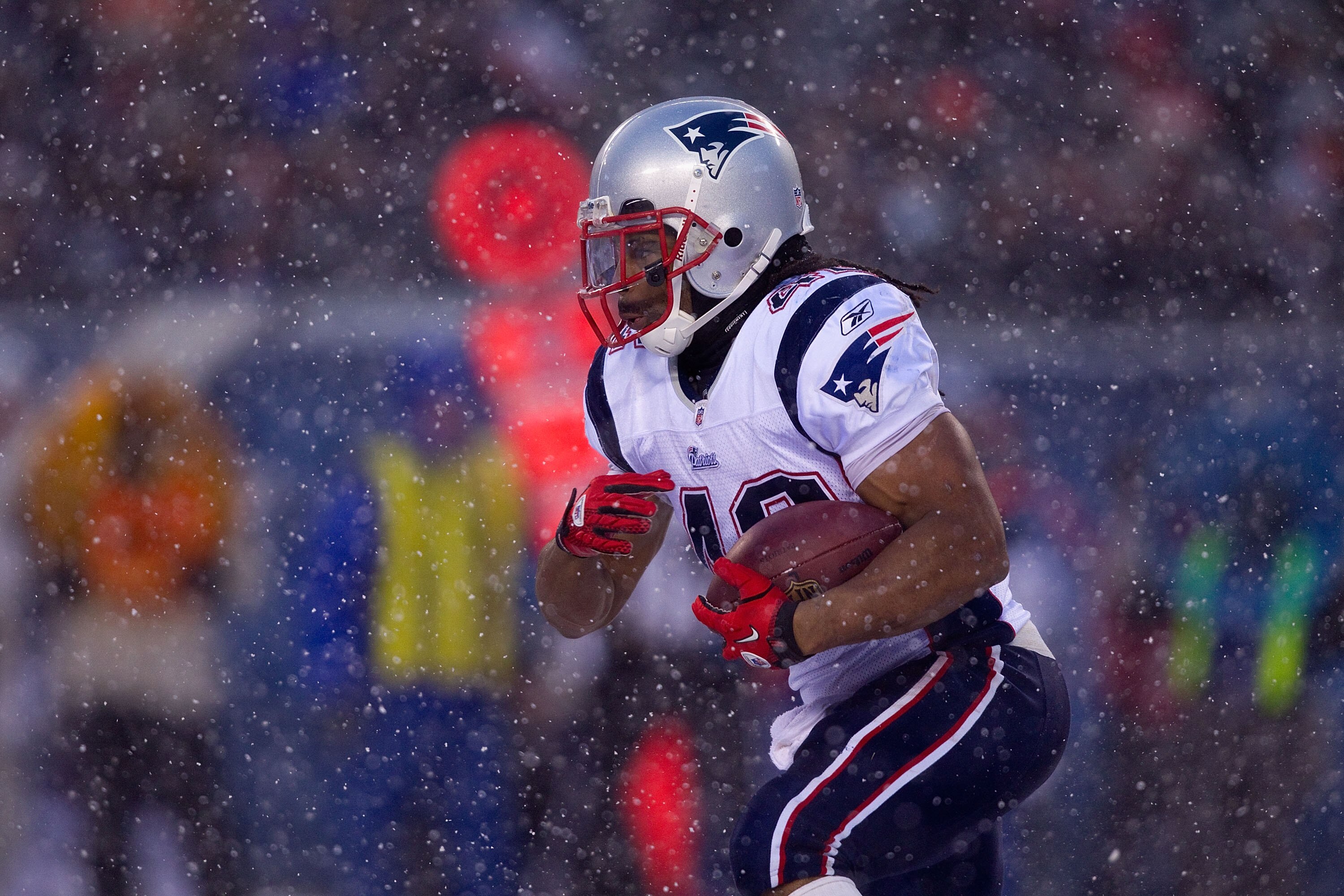 CHICAGO, IL - DECEMBER 12: BenJarvus Green-Ellis #42 of the New England Patriots rushes against the Chicago Bears at Soldier Field on December 12, 2010 in Chicago, Illinois.  The Patriots beat the Bears 36-7.  (Photo by Dilip Vishwanat/Getty Images)