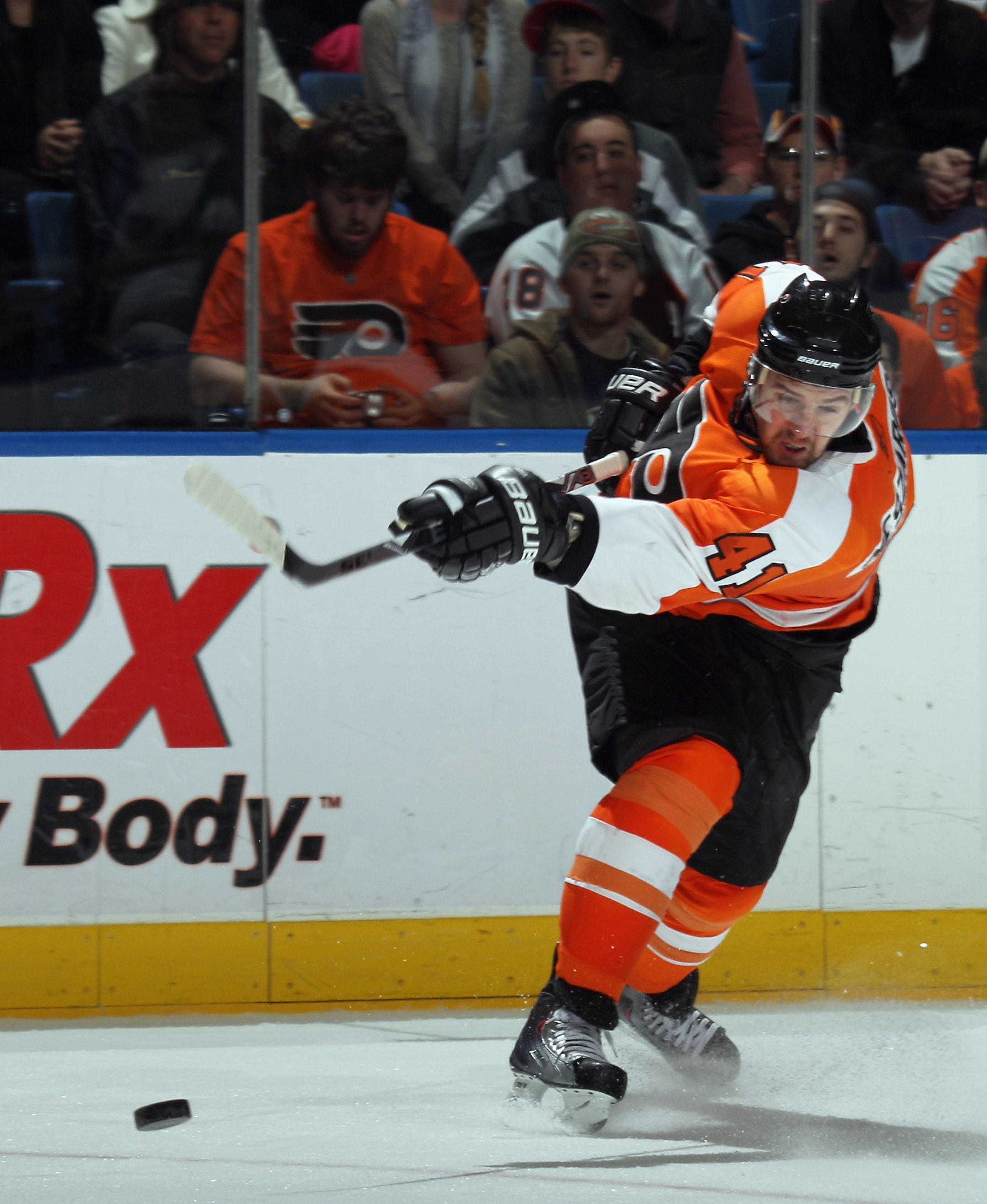 UNIONDALE, NY - DECEMBER 05: Andrej Meszaros #41 of the Philadelphia Flyers skates against the New York Islanders at the Nassau Coliseum on December 5, 2010 in Uniondale, New York.  (Photo by Bruce Bennett/Getty Images)