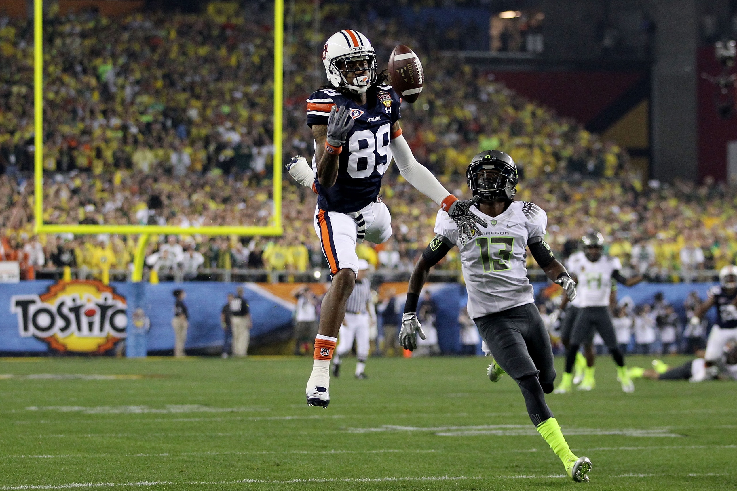 GLENDALE, AZ - JANUARY 10:  Darvin Adams #89 of the Auburn Tigers is unable to make a catch in the first half against Cliff Harris #13 of the Oregon Ducks during the Tostitos BCS National Championship Game at University of Phoenix Stadium on January 10, 2