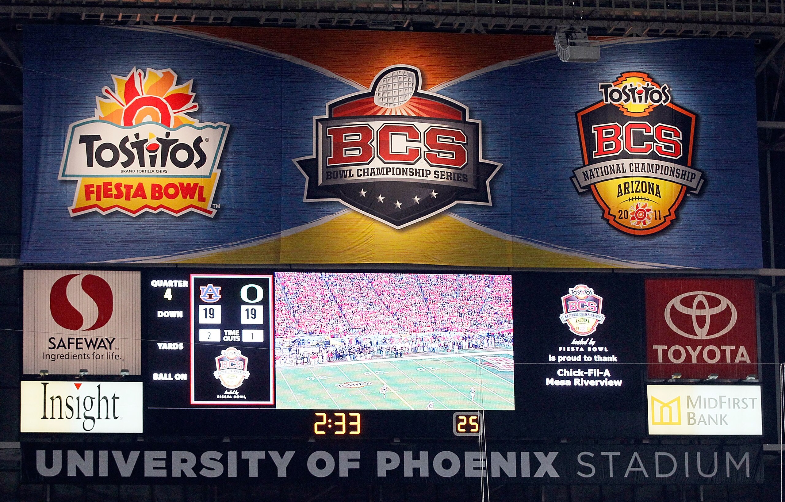 GLENDALE, AZ - JANUARY 10: A general view of the scoreboard during the Tostitos BCS National Championship Game between the Oregon Ducks and the Auburn Tigers at University of Phoenix Stadium on January 10, 2011 in Glendale, Arizona. (Photo by Kevin C. C GLENDALE, AZ - JANUARY 10: A general view of the scoreboard during the Tostitos BCS National Championship Game between the Oregon Ducks and the Auburn Tigers at University of Phoenix Stadium on January 10, 2011 in Glendale, Arizona. (Photo by Kevin C. C