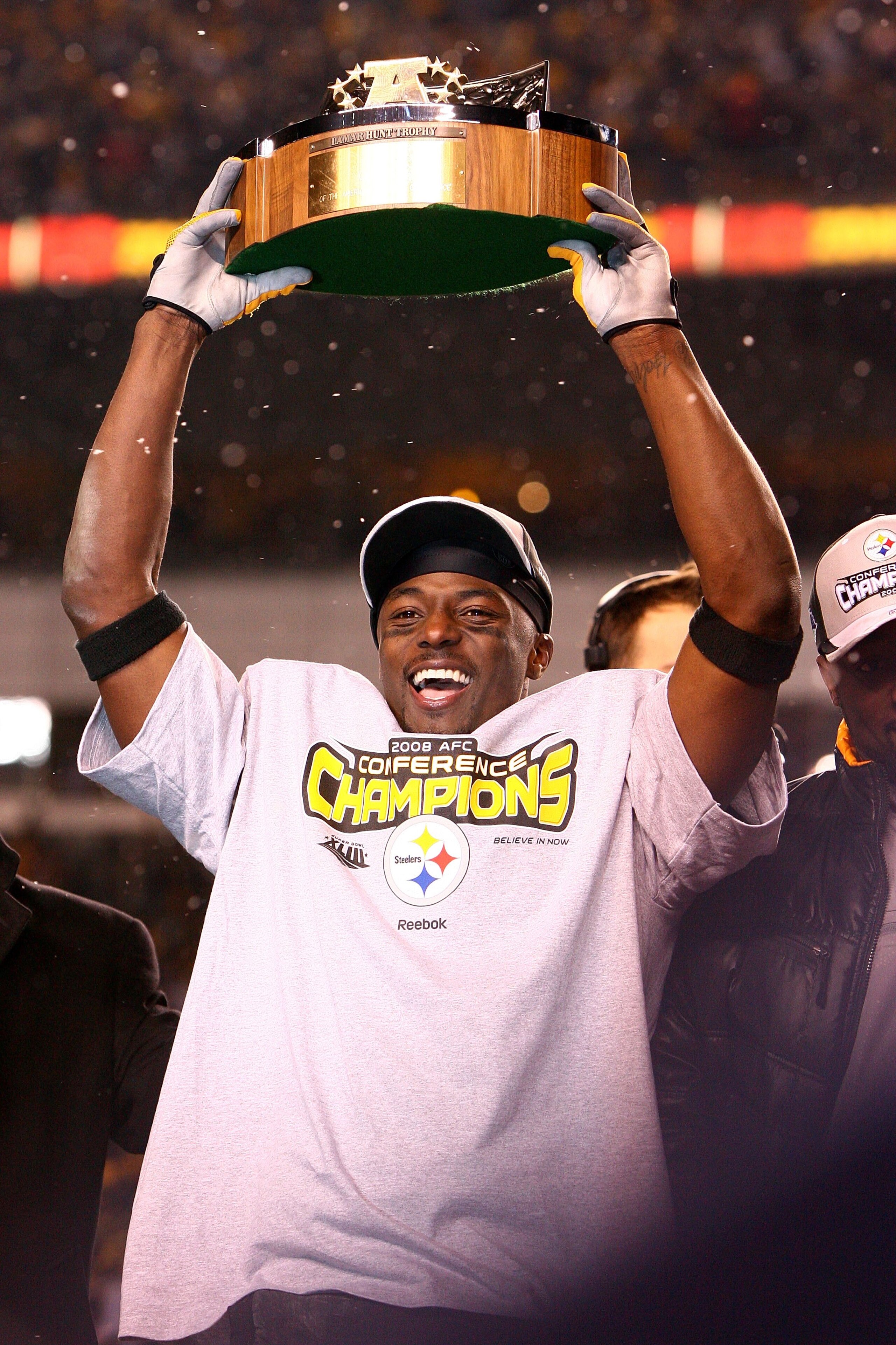 PITTSBURGH - JANUARY 18:  Santonio Holmes #10  of the Pittsburgh Steelers holds up the Lamar Hunt AFC Championship trophy after their 23-14 win against the Baltimore Ravens during the AFC Championship game on January 18, 2009 at Heinz Field in Pittsburgh,