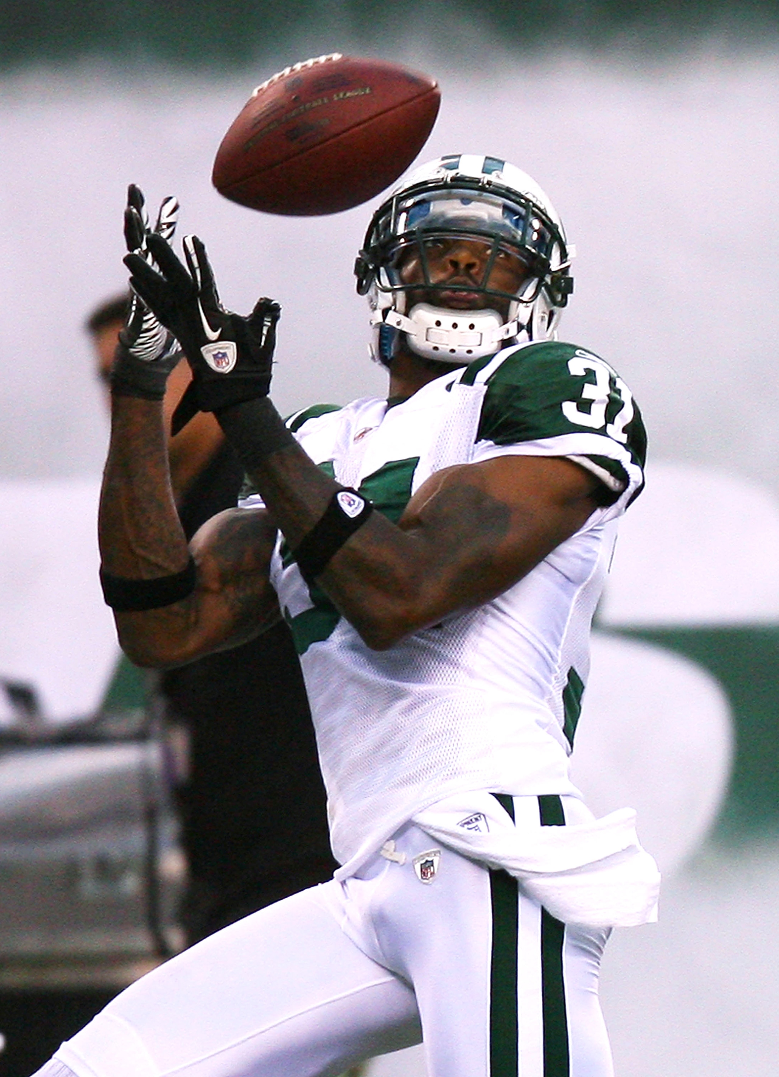 EAST RUTHERFORD, NJ - SEPTEMBER 19:  Antonio Cromartie #31 of the New York Jets intercepts a pass from Tom Brady of the New England Patriots intended for Randy Moss at the New Meadowlands Stadium on September 19, 2010 in East Rutherford, New Jersey.  (Pho