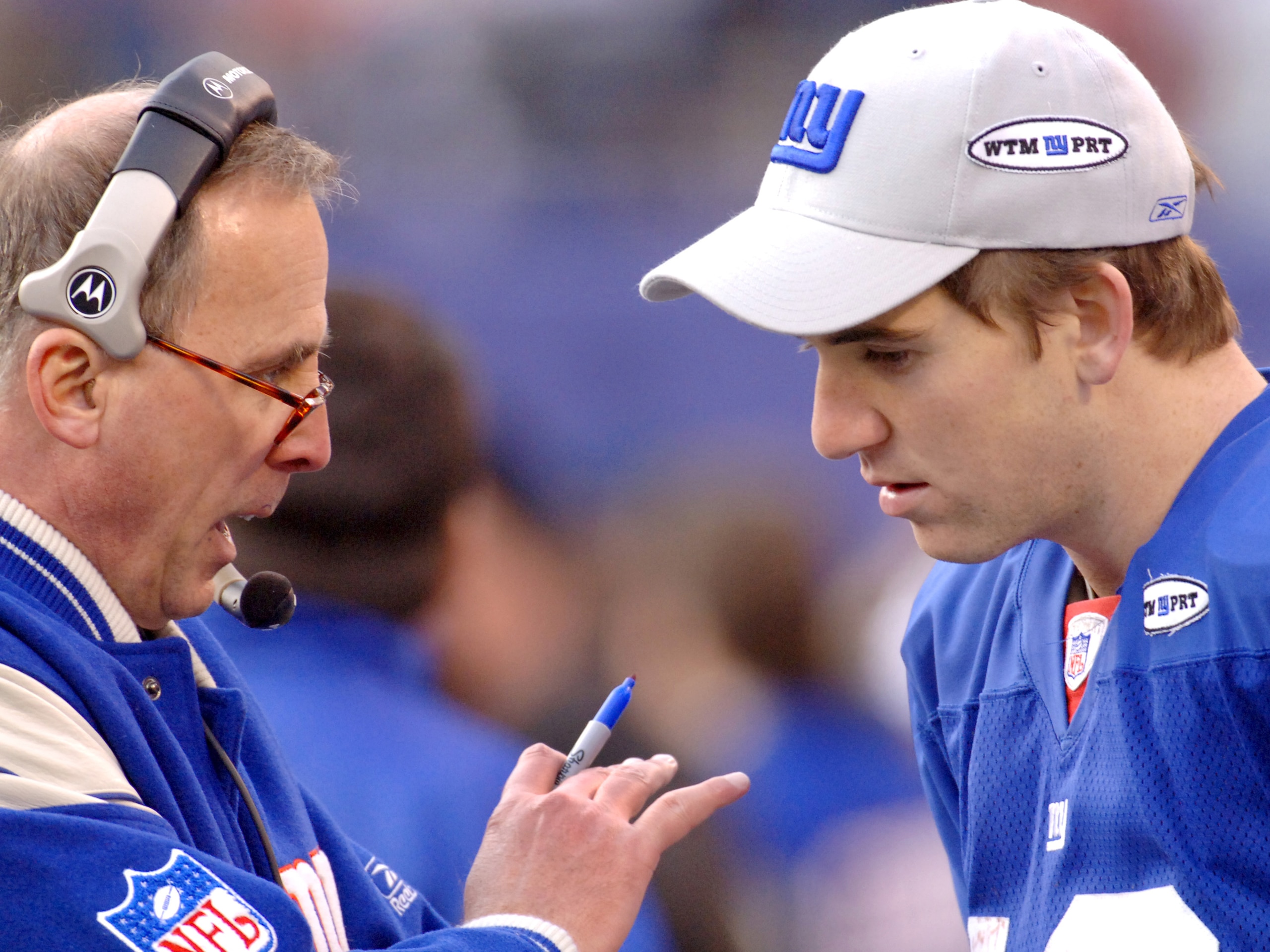 New York Giants quarterback Eli Manning talks with offensive coordinator John Hufnagel during an NFC wildcard game January 8, 2006 at the Meadowlands. The Panthers defeated the Giants 23 - 0.  (Photo by Al Messerschmidt/Getty Images)