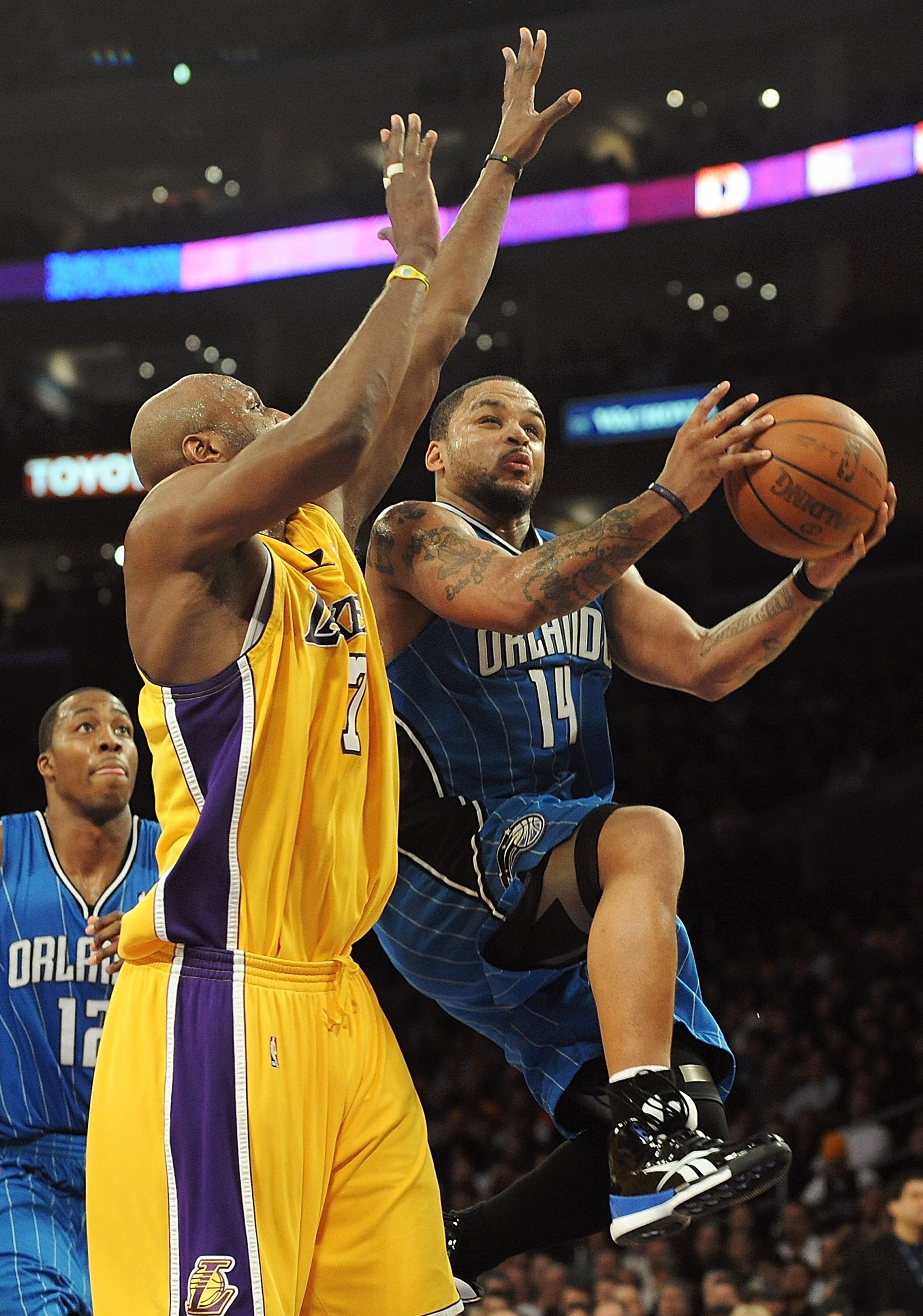 LOS ANGELES, CA - JANUARY 18: Jameer Nelson #14 of the Orlando Magic goes to the basket against Lamar Odom #7 of the Los Angeles Lakers during the game on January 18, 2010 at Staples Center in Los Angeles, California. The Lakers won 98-92. NOTE TO USER: