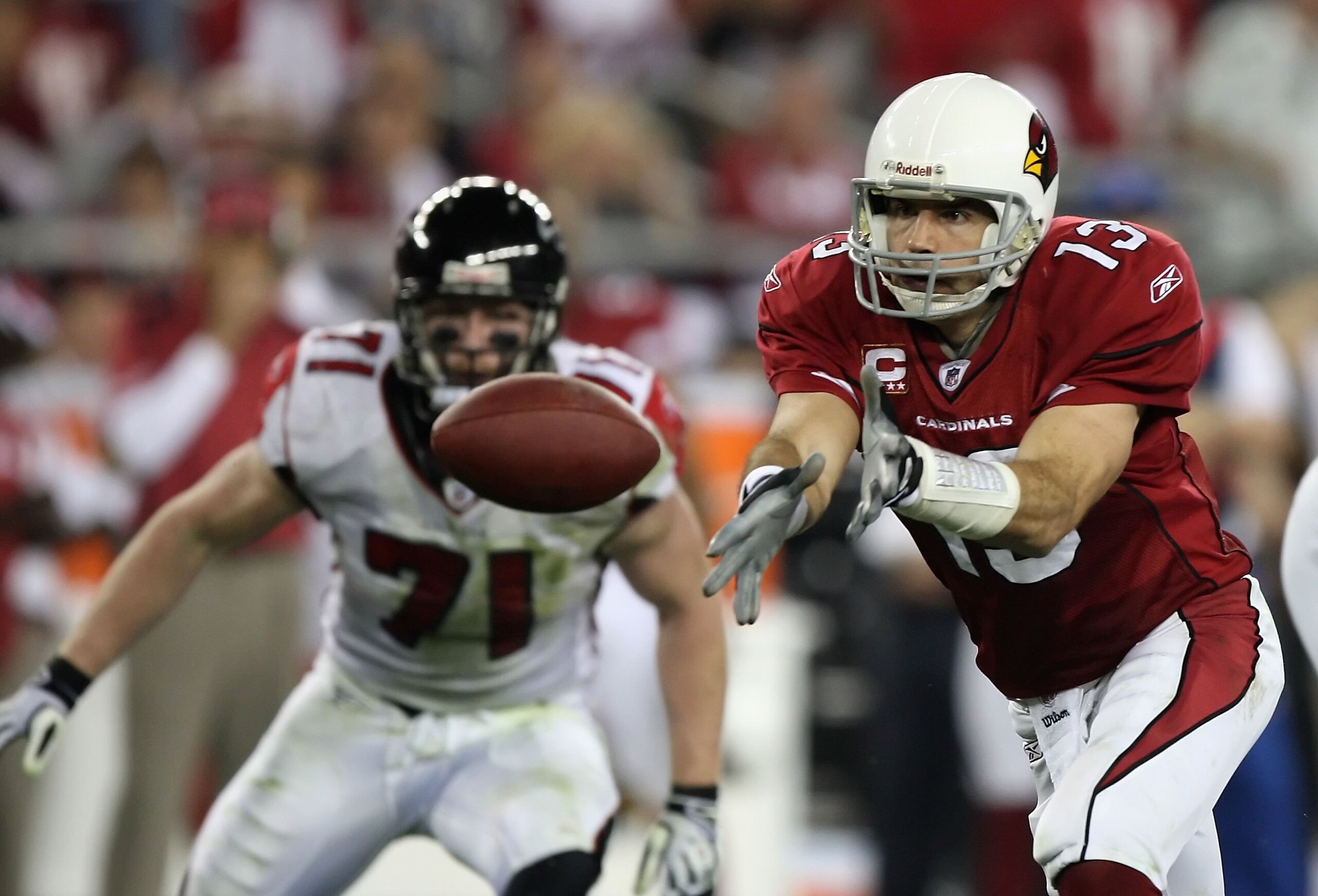 GLENDALE, AZ - JANUARY 03:  Quarterback Kurt Warner #13 of the Arizona Cardinals flips the ball during the NFC Wild Card Game against the Atlanta Falcons on January 3, 2009 at University of Phoenix Stadium in Glendale, Arizona. The Cardinals defeated the
