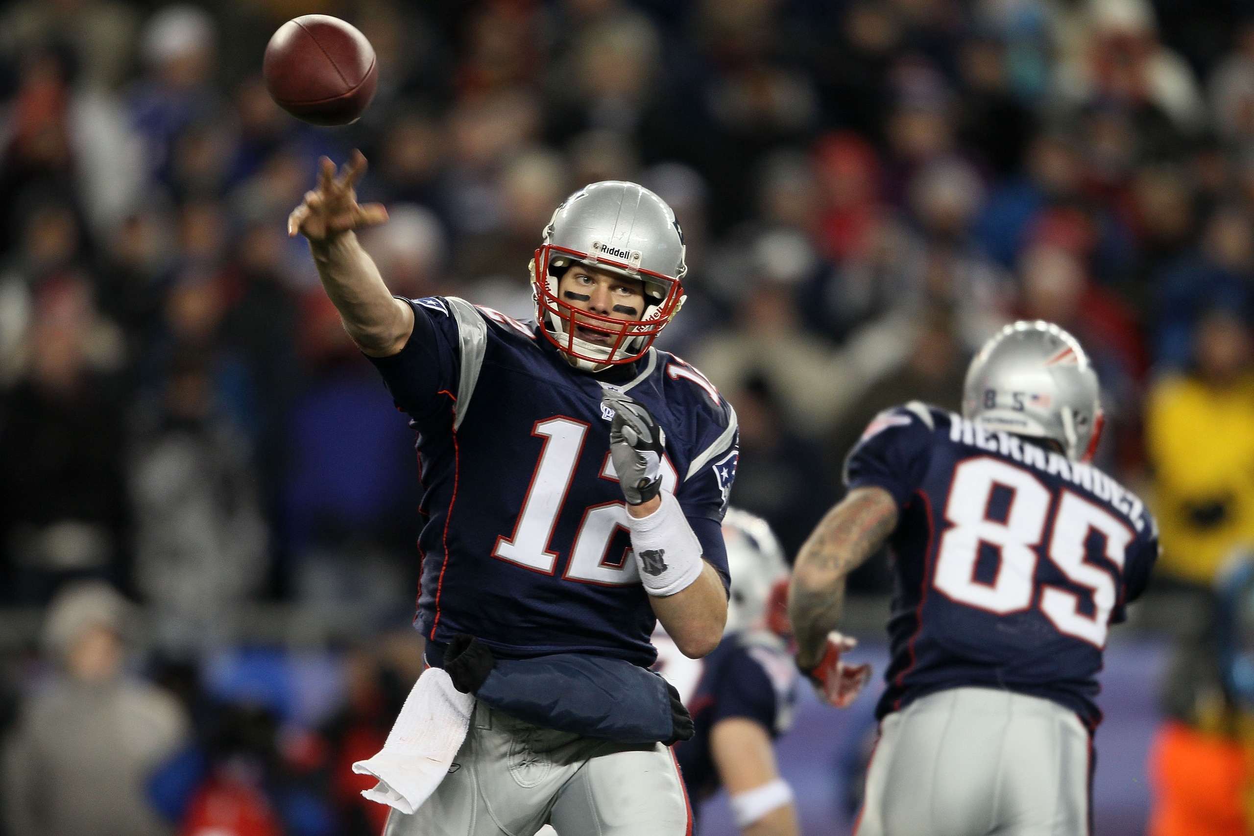 FOXBORO, MA - DECEMBER 06:  Tom Brady #12 of the New England Patriots throws a pass against the New York Jets at Gillette Stadium on December 6, 2010 in Foxboro, Massachusetts.  (Photo by Elsa/Getty Images)