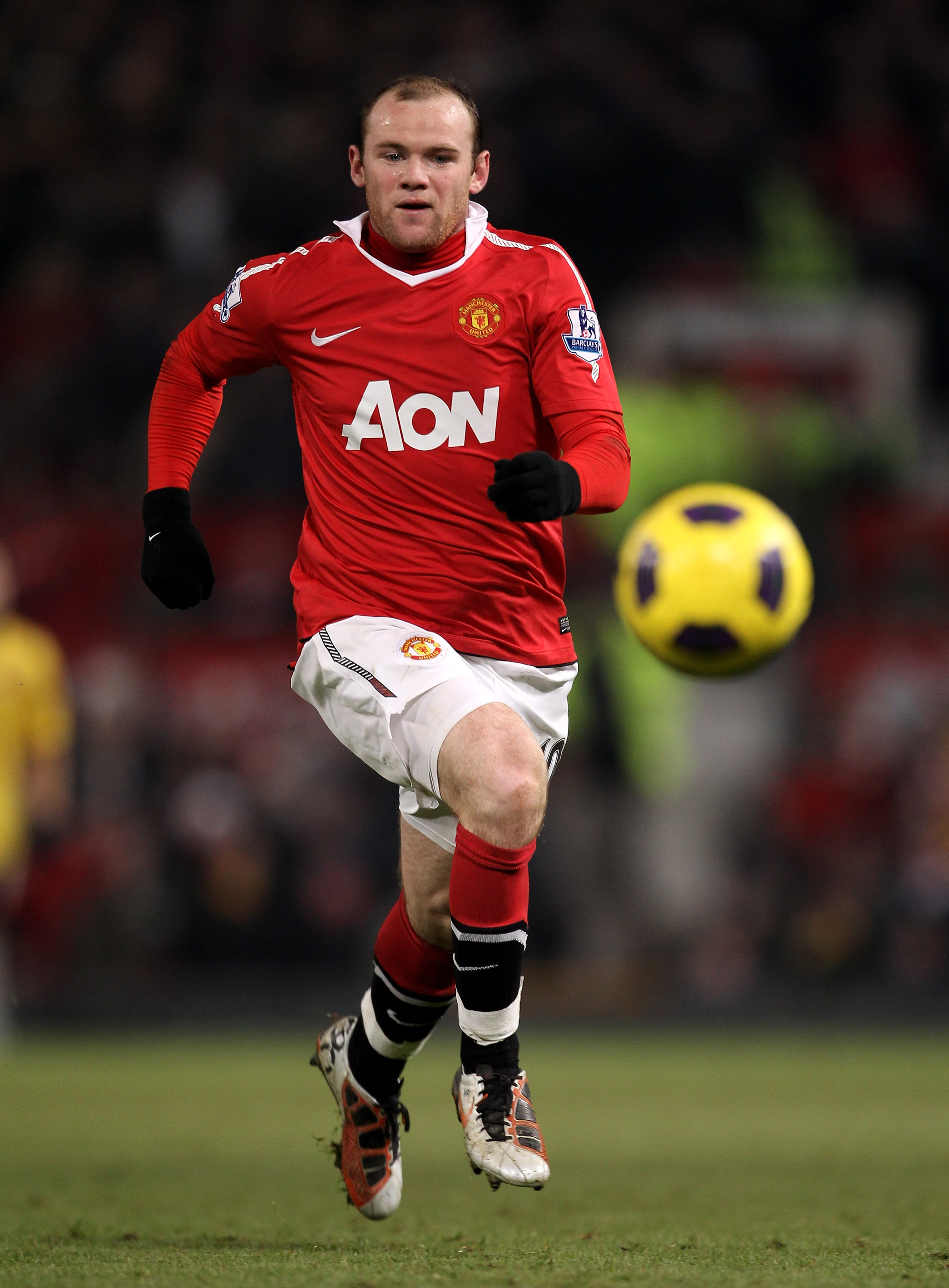 MANCHESTER, ENGLAND - DECEMBER 13:  Wayne Rooney of Manchester United in action during the Barclays Premier League match between Manchester United and Arsenal at Old Trafford on December 13, 2010 in Manchester, England.  (Photo by Alex Livesey/Getty Image