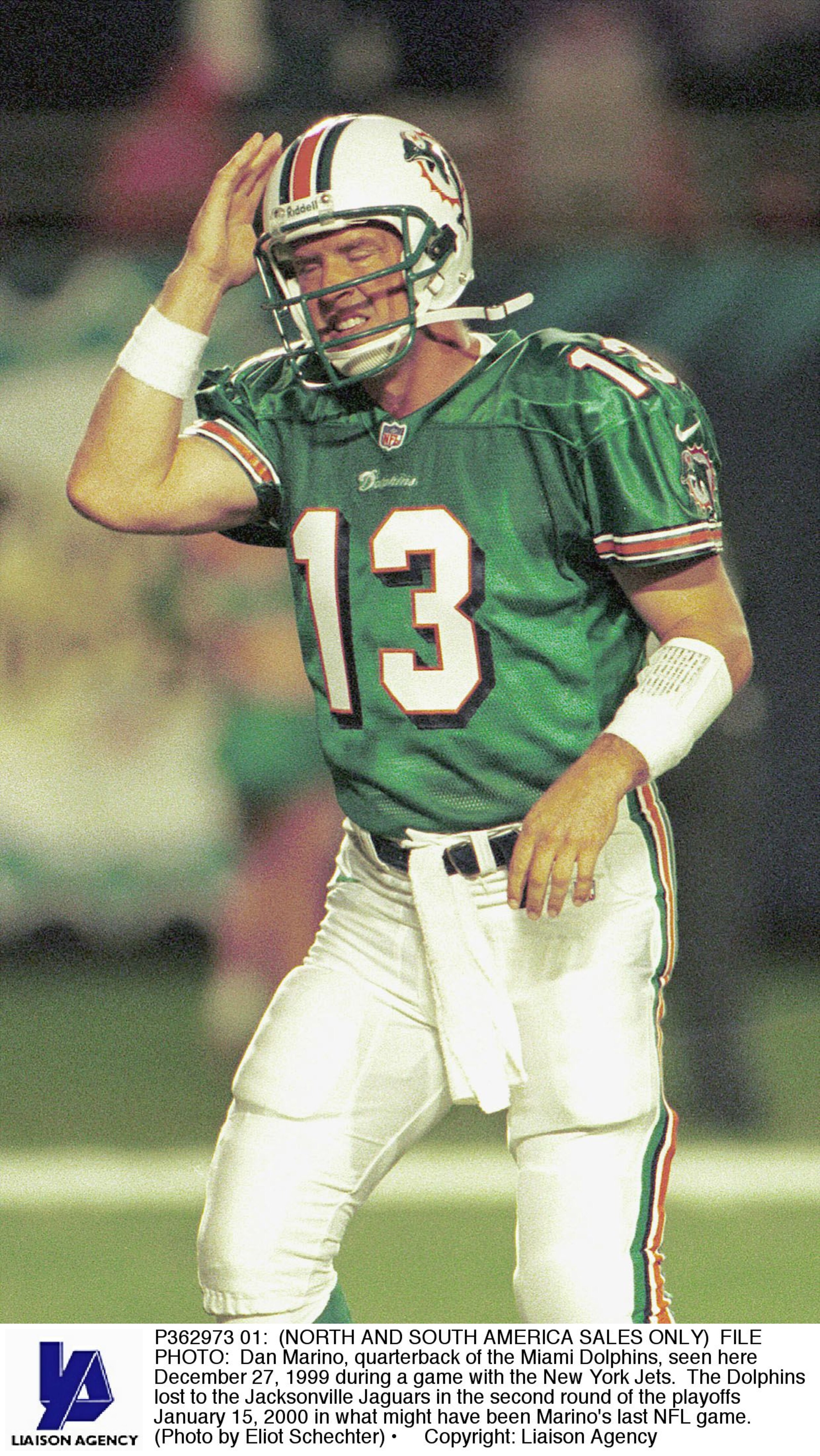 P362973 01: (NORTH AND SOUTH AMERICA SALES ONLY) FILE PHOTO: Dan Marino, quarterback of the Miami Dolphins, seen here December 27, 1999 during a game with the New York Jets. The Dolphins lost to the Jacksonville Jaguars in the second round of the playoffs