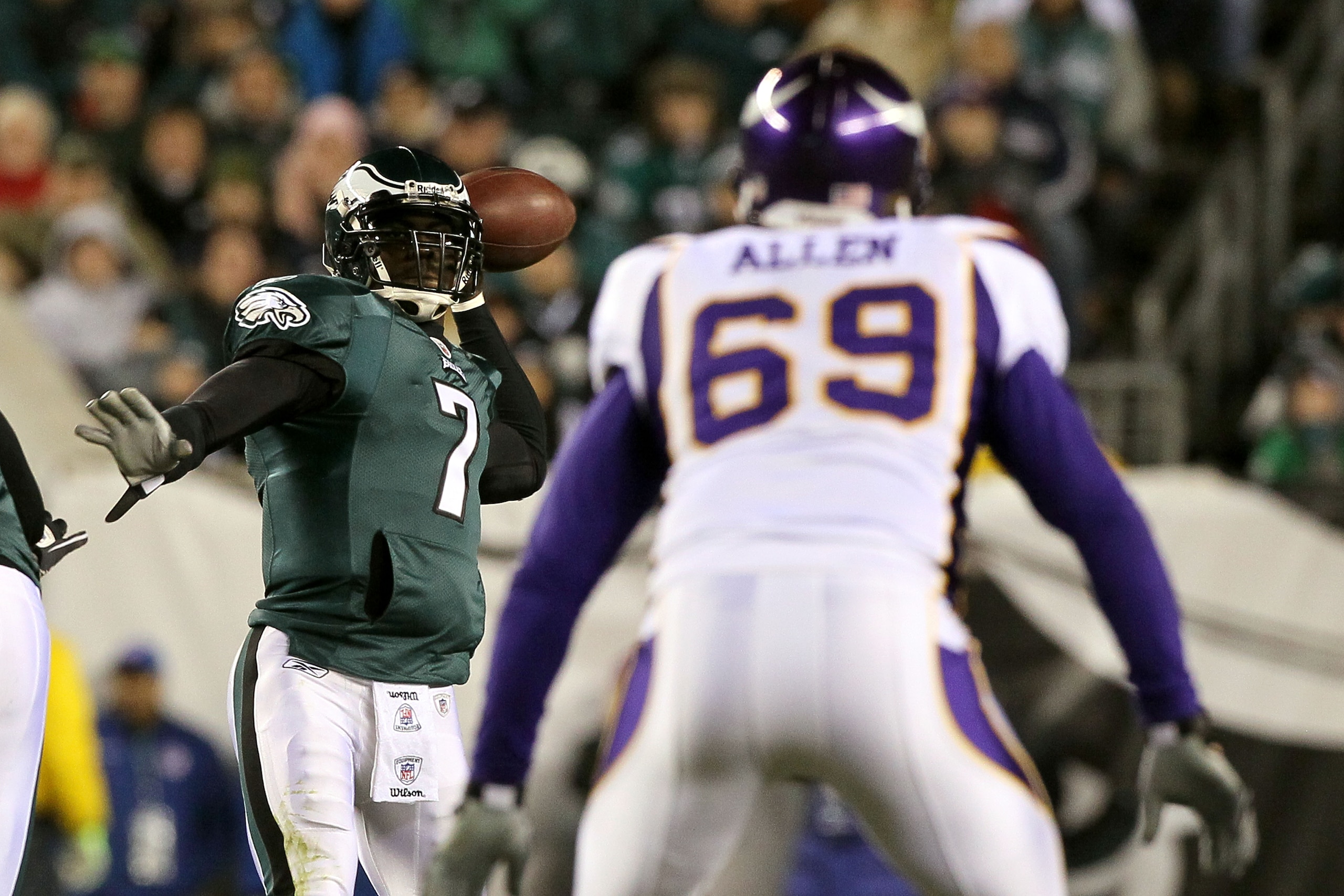 PHILADELPHIA, PA - DECEMBER 28: Michael Vick #7 of the Philadelphia Eagles in action against Jared Allen #69 of the Minnesota Vikings at Lincoln Financial Field on December 26, 2010 in Philadelphia, Pennsylvania. (Photo by Jim McIsaac/Getty Images)