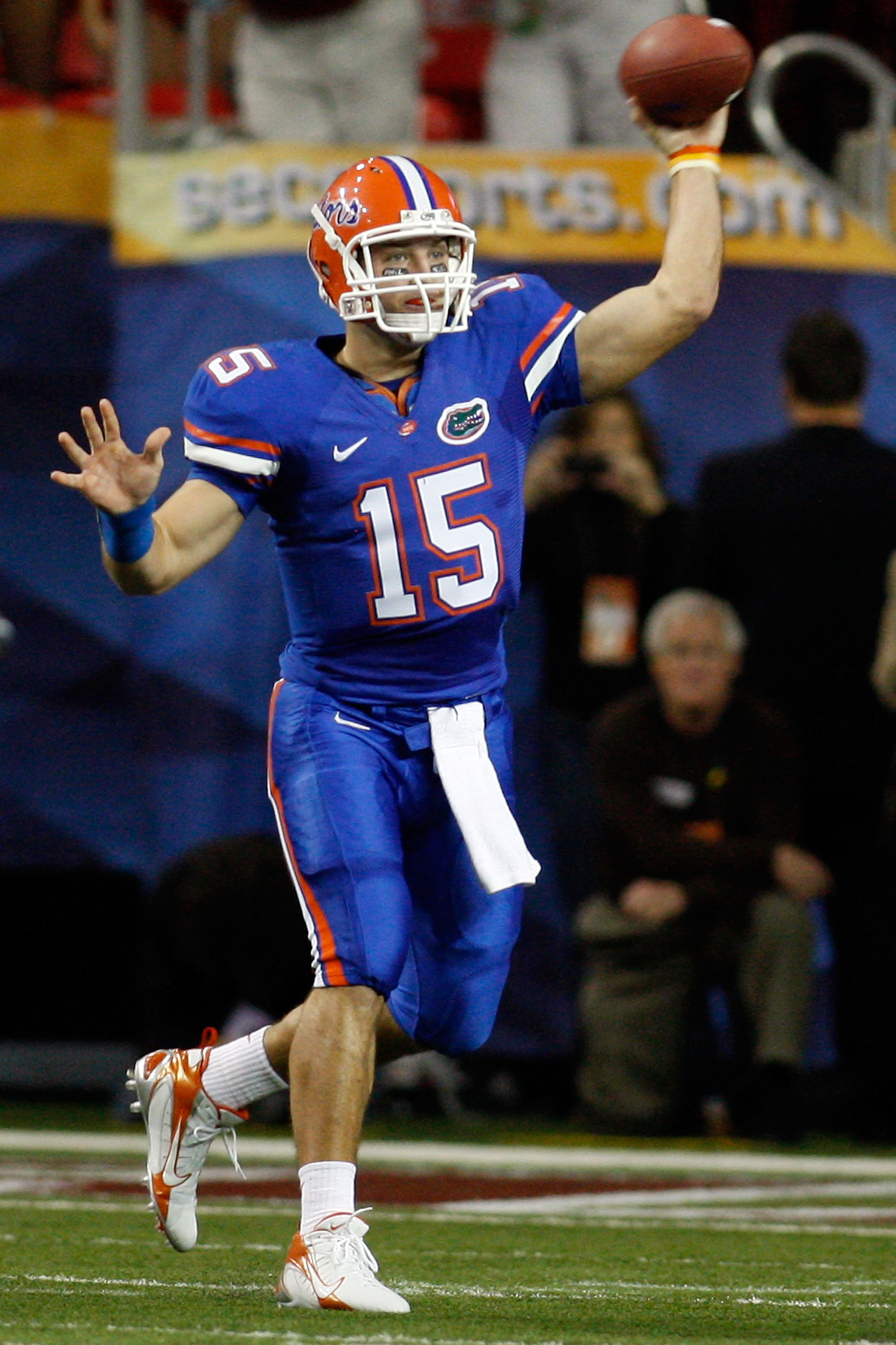 Florida quarterback Tim Tebow (15) scrambles on the run from the LSU  defence during the first half action in the game between #1 ranked Florida  Gators and the #4 ranked LSU Tigers