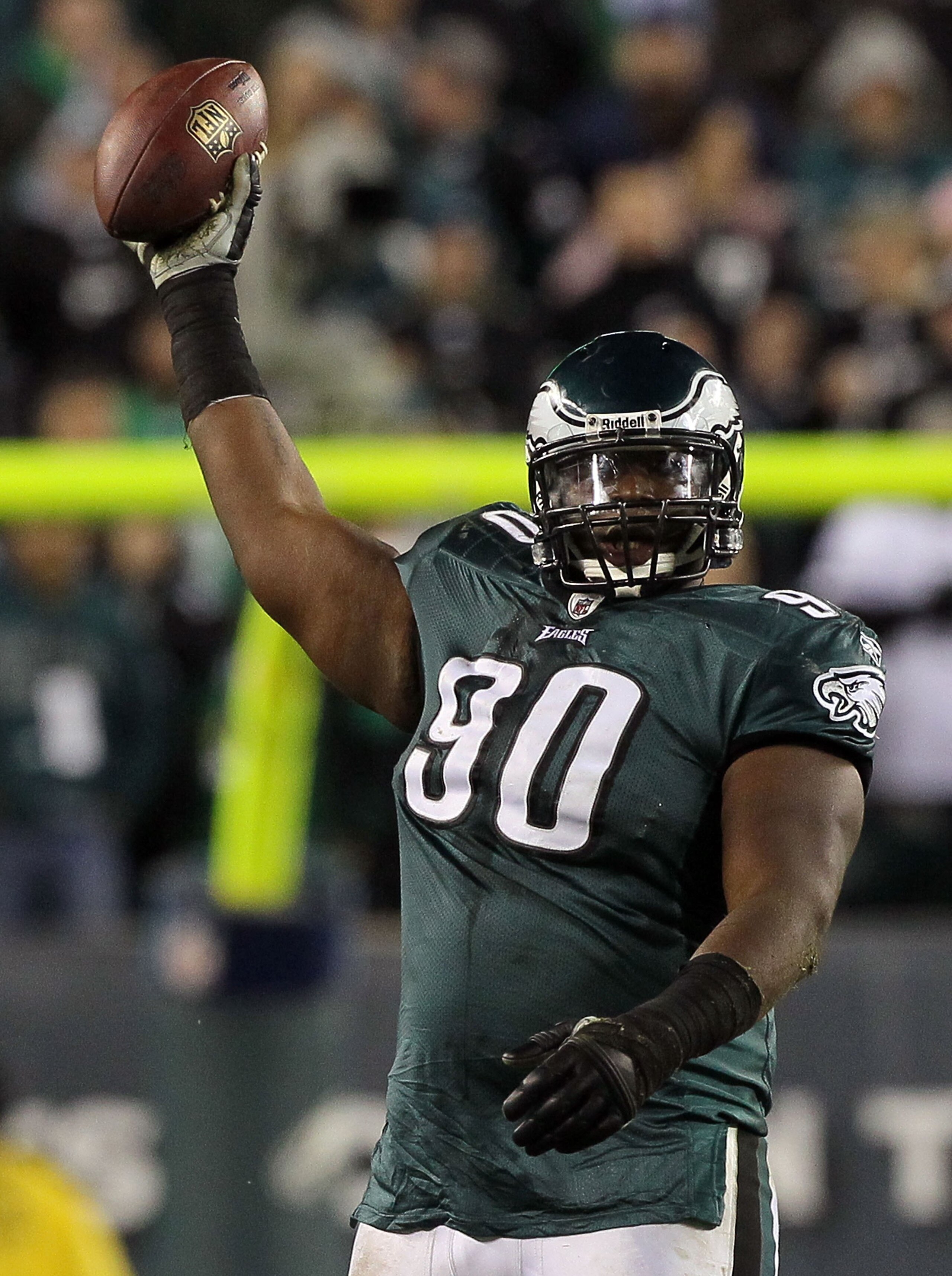 PHILADELPHIA - NOVEMBER 07:  Antonio Dixon #90 of the Philadelphia Eagles against the Indianapolis Colts on November 7, 2010 at Lincoln Financial Field in Philadelphia, Pennsylvania. The Eagles defeated the Colts 26-24.  (Photo by Jim McIsaac/Getty Images