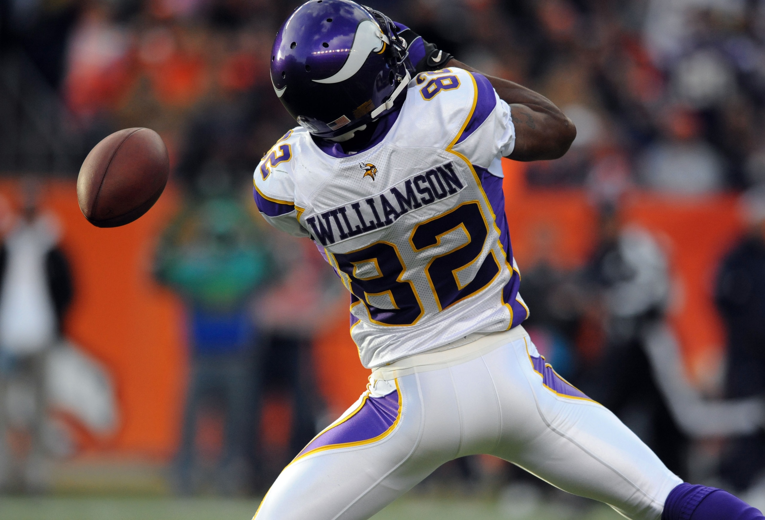 DENVER - DECEMBER 30:  Troy Williamson #82 of the Monnesota Vikings drops a wide pass reception in the second quarter of the football game at Invesco Field at Mile High December 30, 2007 in Denver, Colorado.  (Photo by Steve Dykes/Getty Images)