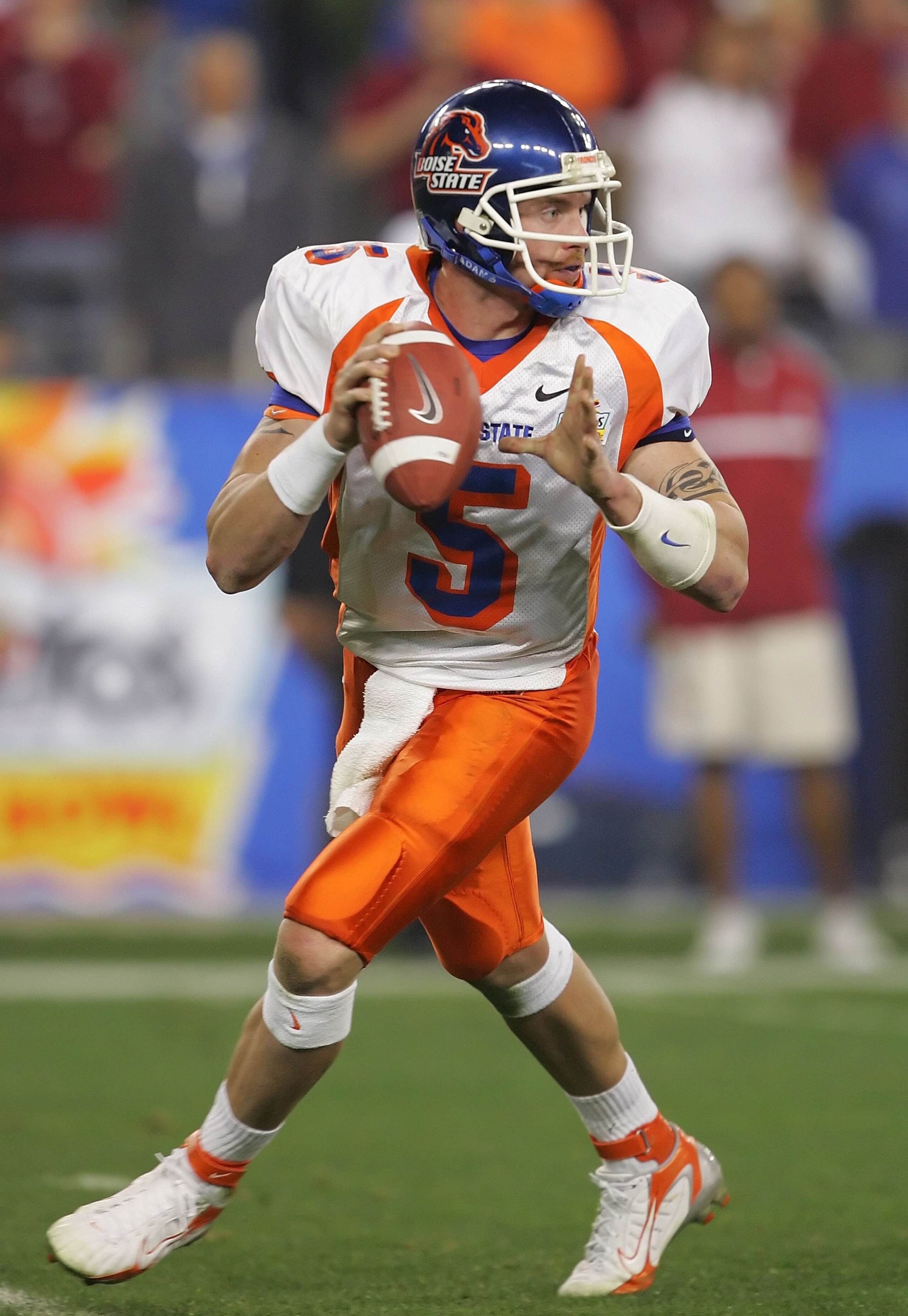 GLENDALE, AZ - JANUARY 01:  Quarterback Jared Zabransky #5 of the Boise State Broncos drops back to pass in the first quarter against the Oklahoma Sooners at the Tostito's Fiesta Bowl at University of Phoenix Stadium on January 1, 2007 in Glendale, Arizon