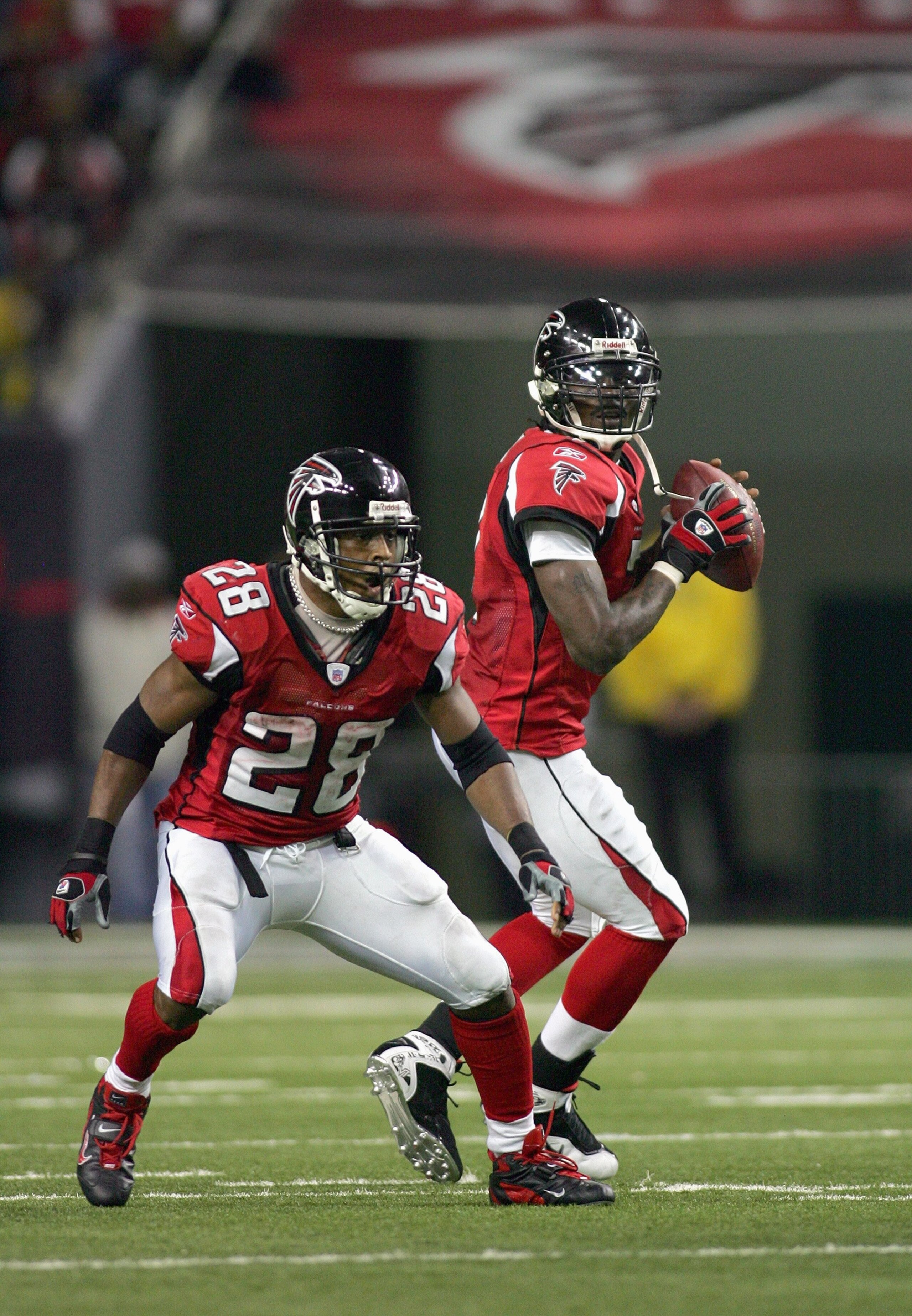 ATLANTA - DECEMBER 16: Michael Vick #7 of the Atlanta Falcons drops back to pass as Warrick Dunn #28 moves during a game against the Dallas Cowboys at the Georgia Dome on December 16, 2006 in Atlanta, Georgia. (Photo by Ronald Martinez/Getty Images)