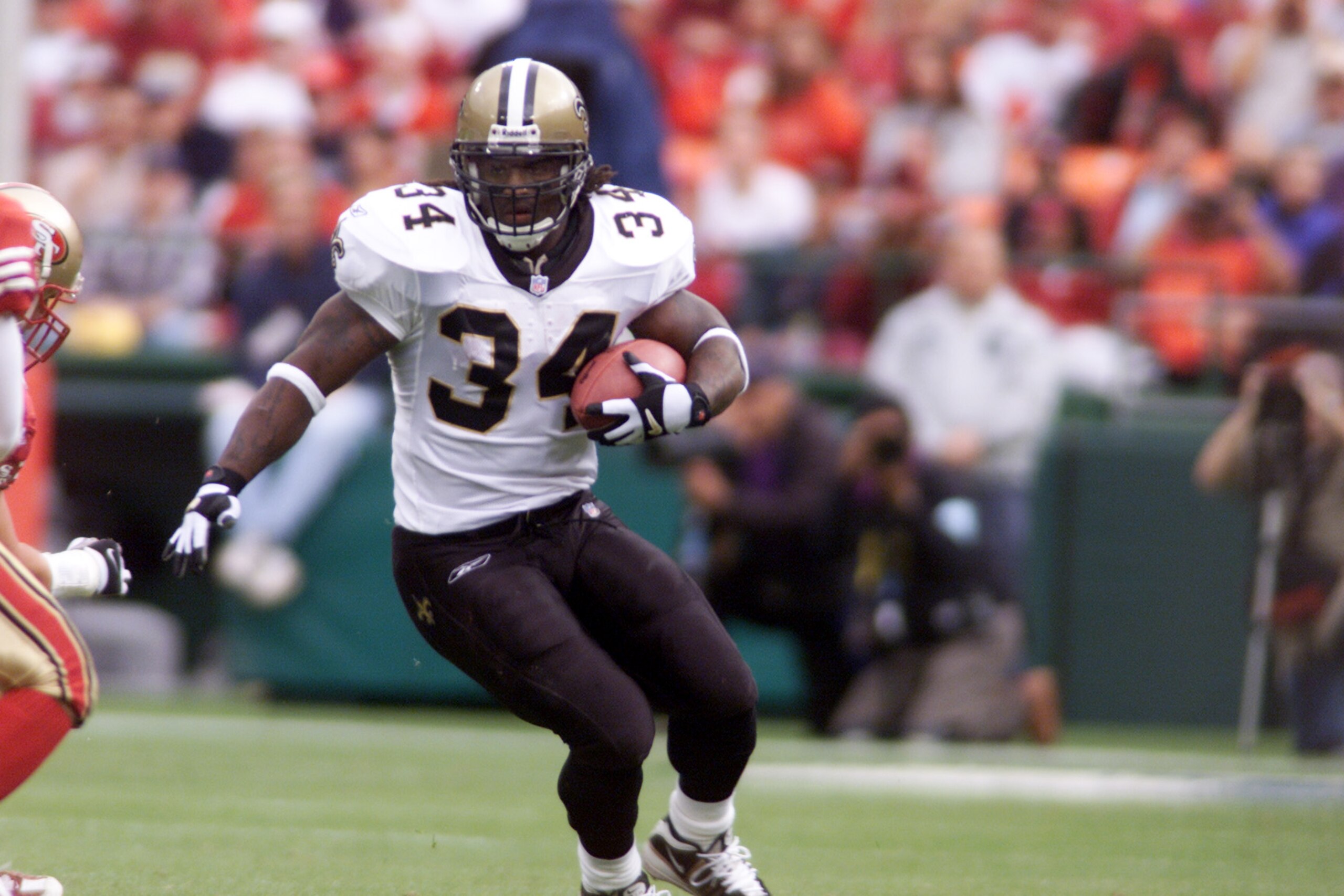 11 Nov 2001 : Ricky Williams of the New Orleans Saints in action against the San Francisco 49ersduring the game at 3 Com Stadium in San Francisco, California. The 49ers won 28-27. DIGITAL IMAGE. Mandatory Credit: Jed Jacobsohn/Allsport
