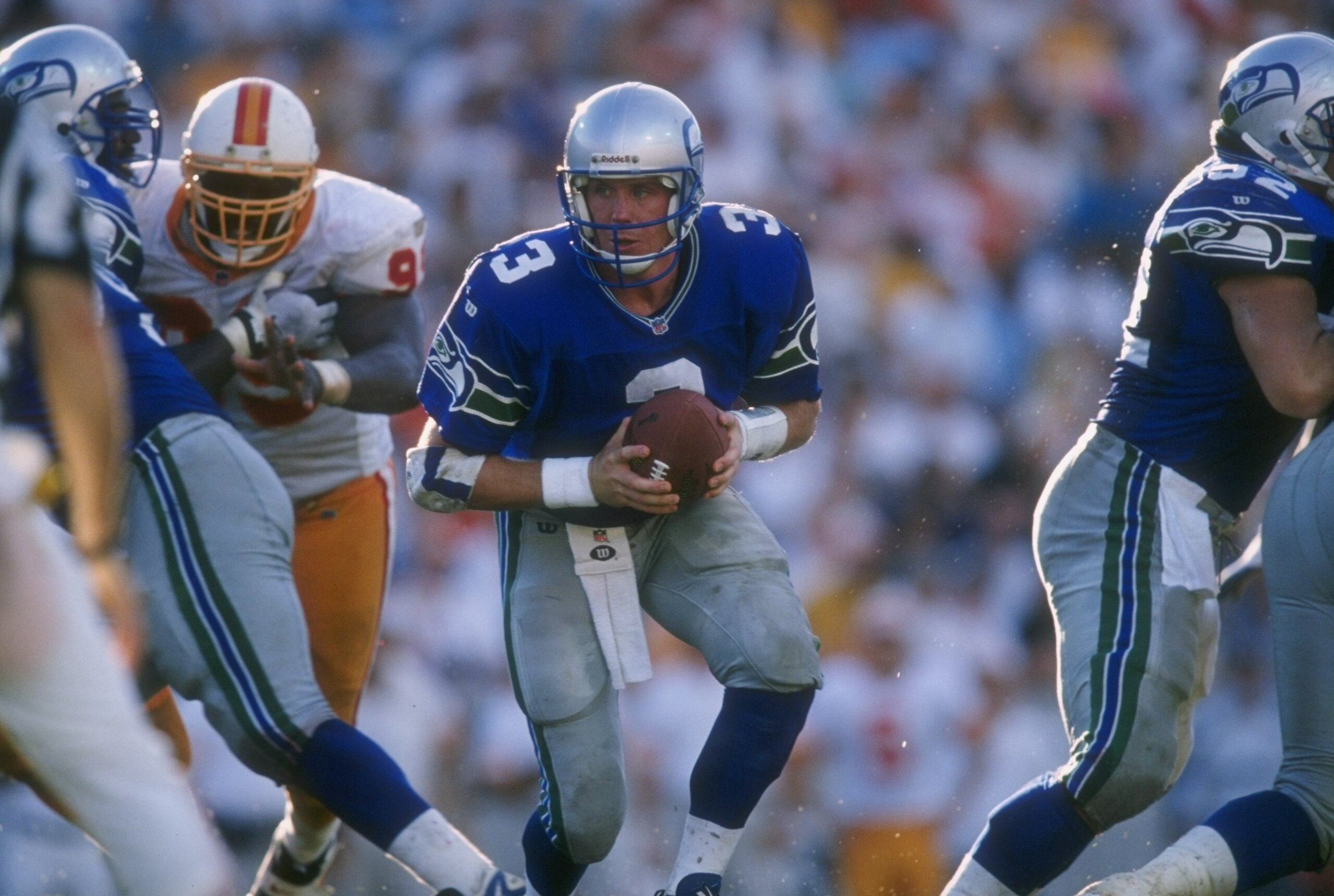 22 Sep 1996: Quarterback Rick Mirer #3 of the Seattle Seahawks looks into the back field at his running back as he turns to hand off the football during a play in the Seahawks 17-13 victory over the Tampa Bay Buccaneers at Houlihan's Stadium in Tampa, Flo