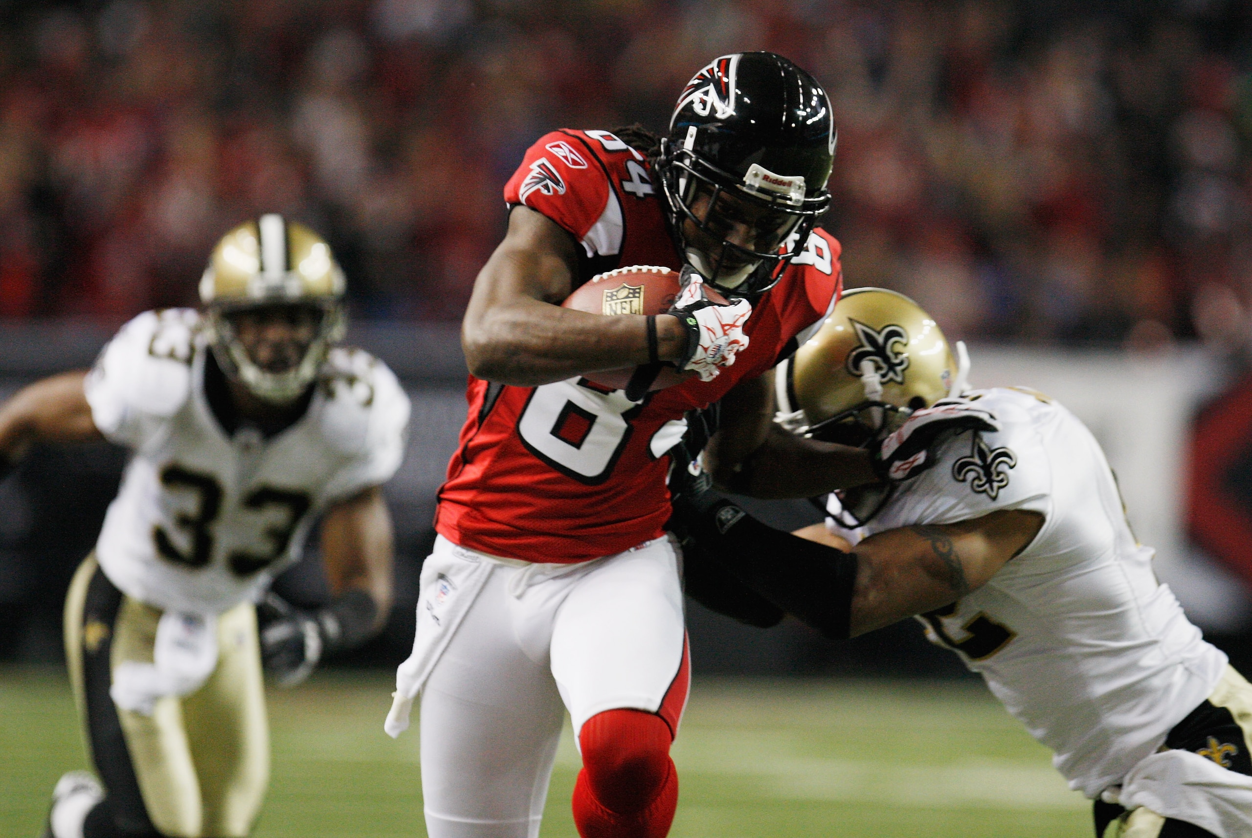 ATLANTA, GA - DECEMBER 27:  Roddy White #84 of the Atlanta Falcons fights off the tackle of Darren Sharper #42 of the New Orleans Saints during their game at the Georgia Dome on December 27, 2010 in Atlanta, Georgia.  (Photo by Scott Halleran/Getty Images