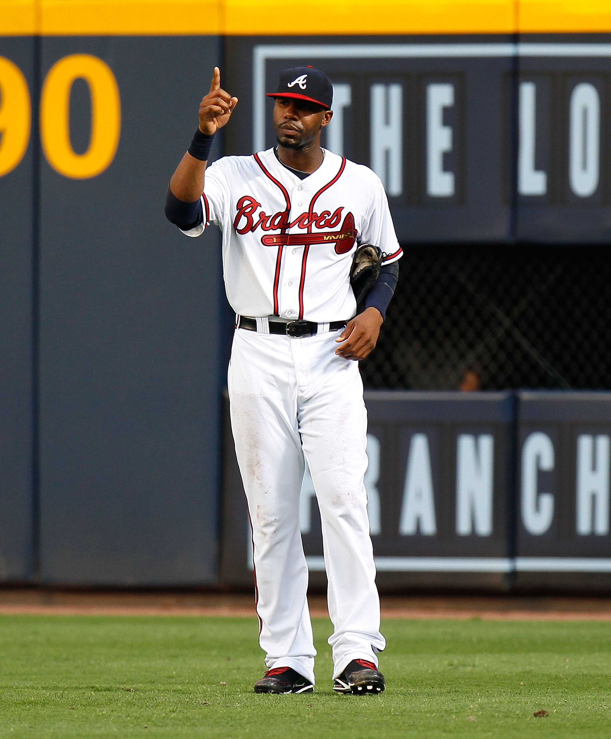 ATLANTA - JULY 15: Jason Heyward #22 of the Atlanta Braves acknowledges the crowd after catching a deep fly ball and running into the wall in the fourth inning against the Milwaukee Brewers at Turner Field on July 15, 2010 in Atlanta, Georgia. (Photo by ATLANTA - JULY 15: Jason Heyward #22 of the Atlanta Braves acknowledges the crowd after catching a deep fly ball and running into the wall in the fourth inning against the Milwaukee Brewers at Turner Field on July 15, 2010 in Atlanta, Georgia. (Photo by