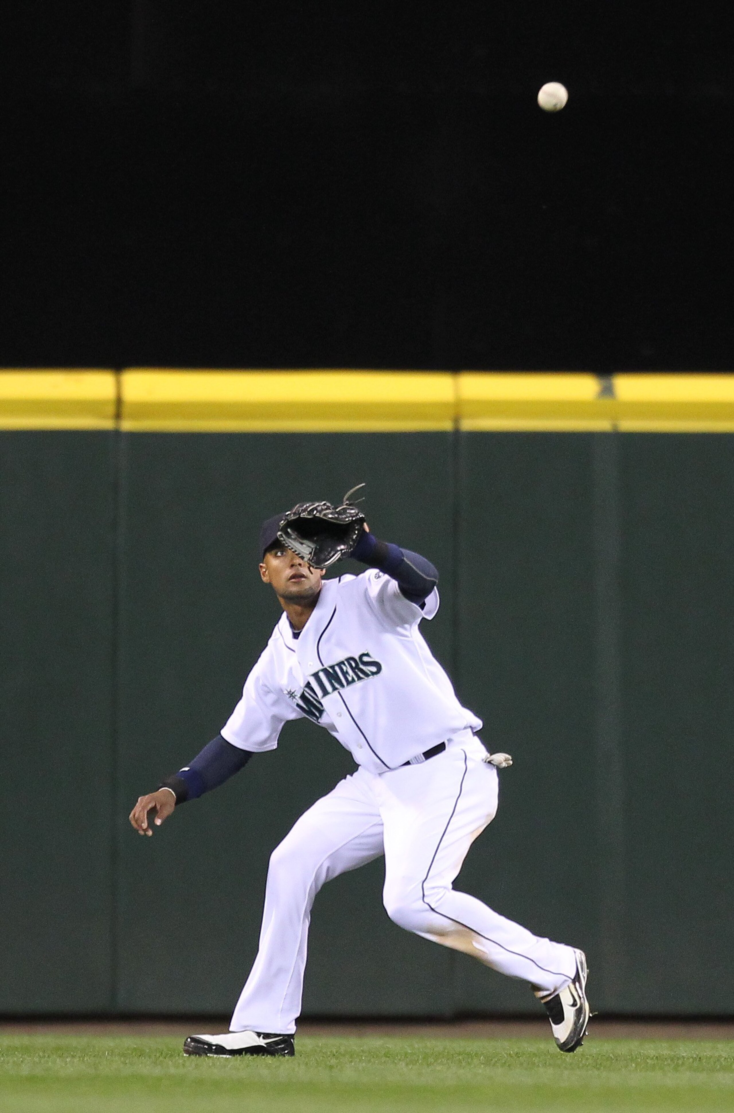SEATTLE - APRIL 20: Center fielder Franklin Gutierrez #21 of the Seattle Mariners lines up a catch against the Baltimore Orioles at Safeco Field on April 20, 2010 in Seattle, Washington. (Photo by Otto Greule Jr/Getty Images) SEATTLE - APRIL 20: Center fielder Franklin Gutierrez #21 of the Seattle Mariners lines up a catch against the Baltimore Orioles at Safeco Field on April 20, 2010 in Seattle, Washington. (Photo by Otto Greule Jr/Getty Images)