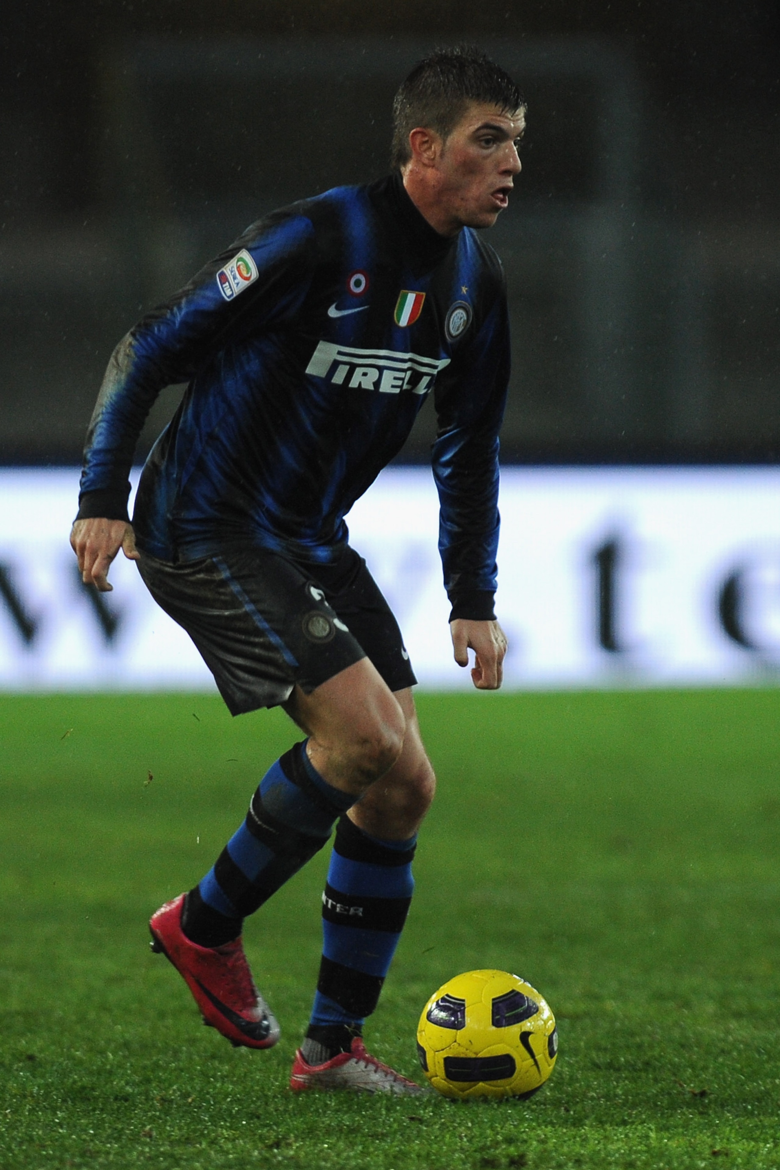VERONA, ITALY - NOVEMBER 21:  Davide Santon of FC Internazionale Milano in action during the Serie A match between AC Chievo Verona and FC Internazionale Milano at Stadio Marc' Antonio Bentegodi on November 21, 2010 in Verona, Italy.  (Photo by Valerio Pe
